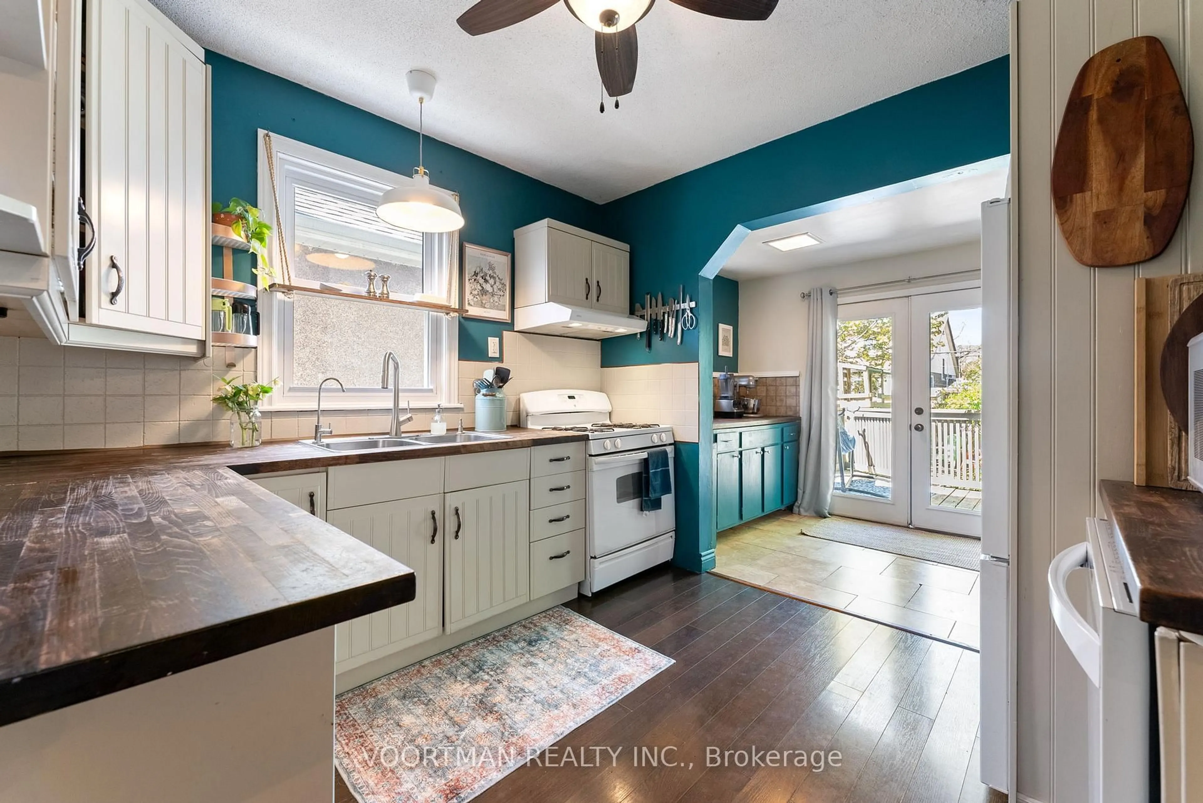 Open concept kitchen, ceramic/tile floor for 75 London St, Hamilton Ontario L8H 4B4