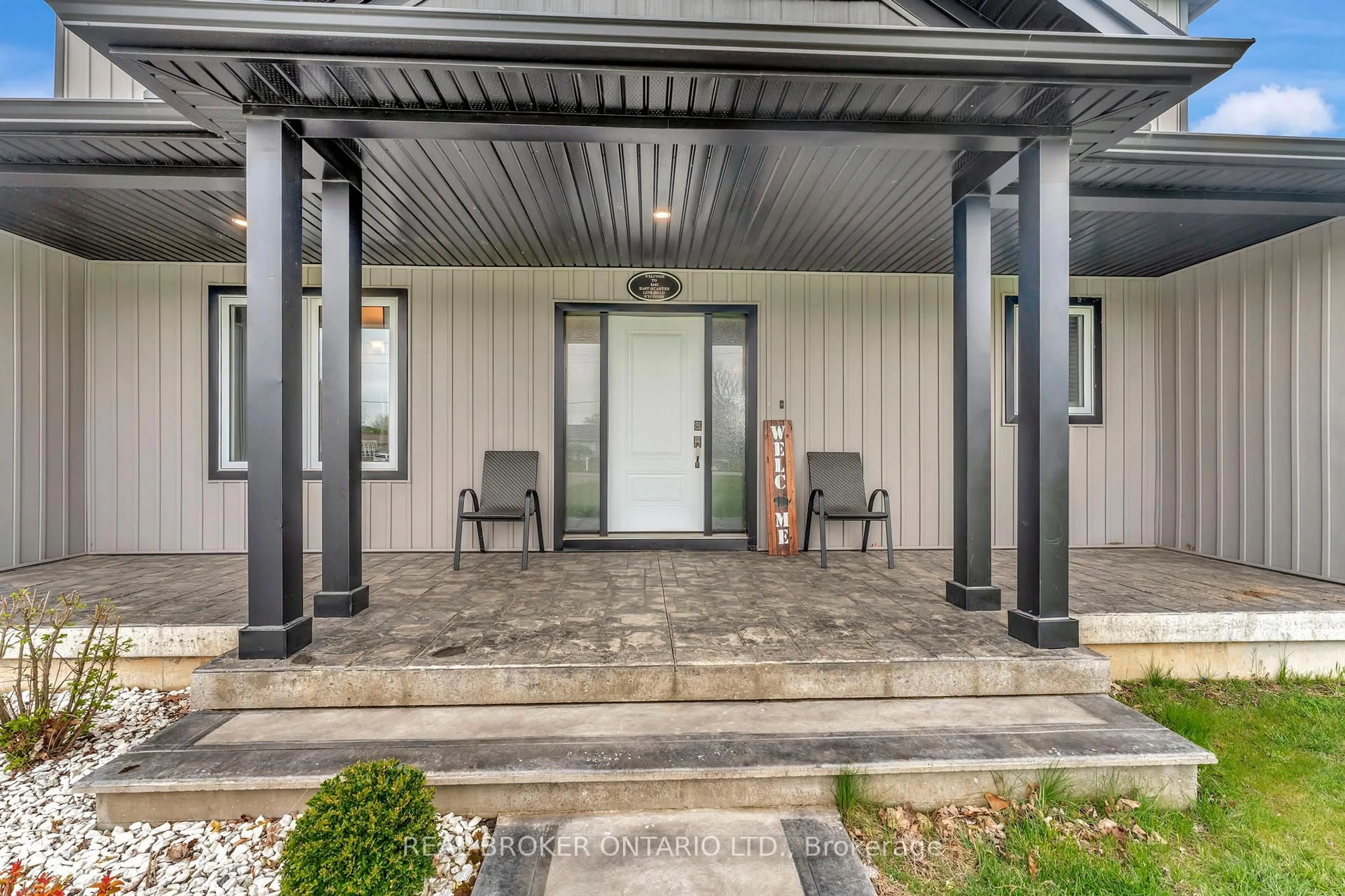 Indoor entryway for 2445 East Quarter Line Rd, Norfolk Ontario N4B 2W4