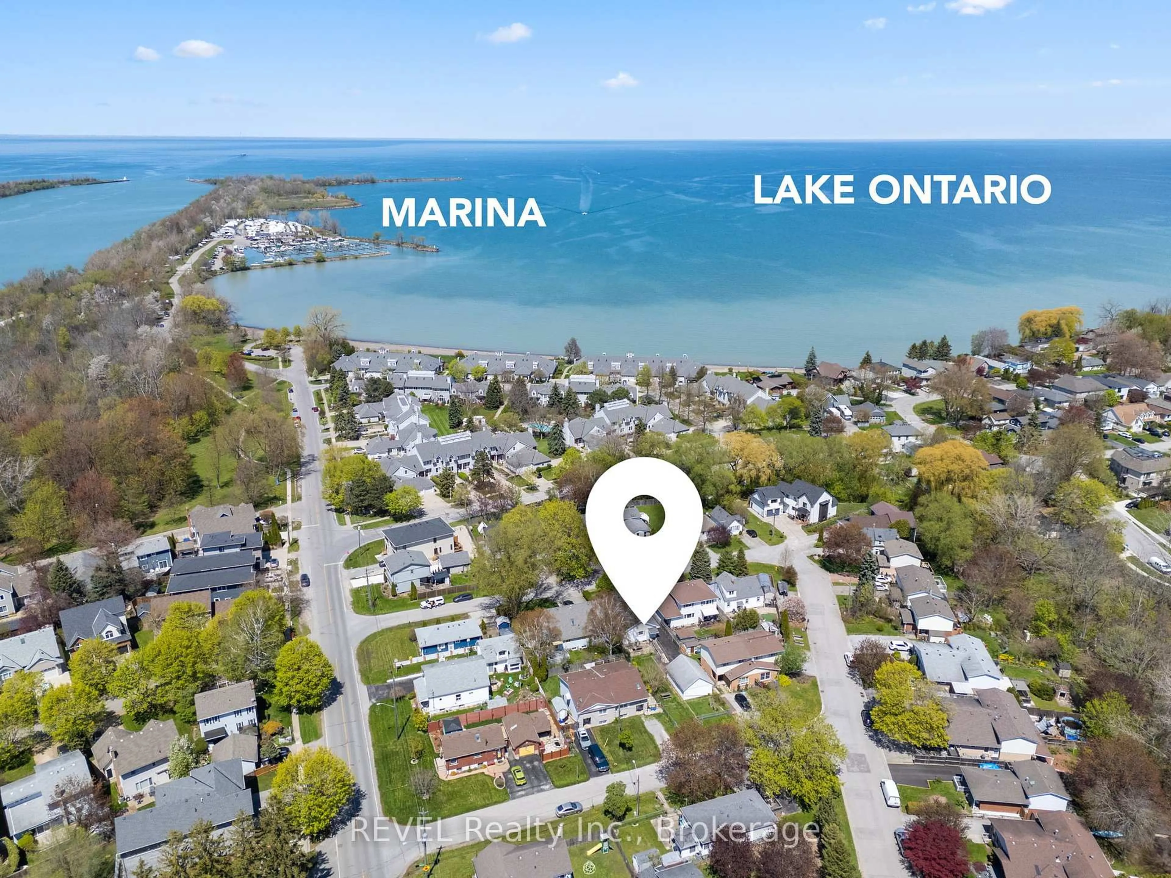 A pic from outside/outdoor area/front of a property/back of a property/a pic from drone, water/lake/river/ocean view for 51 Runcorn St, St. Catharines Ontario L2M 1N9