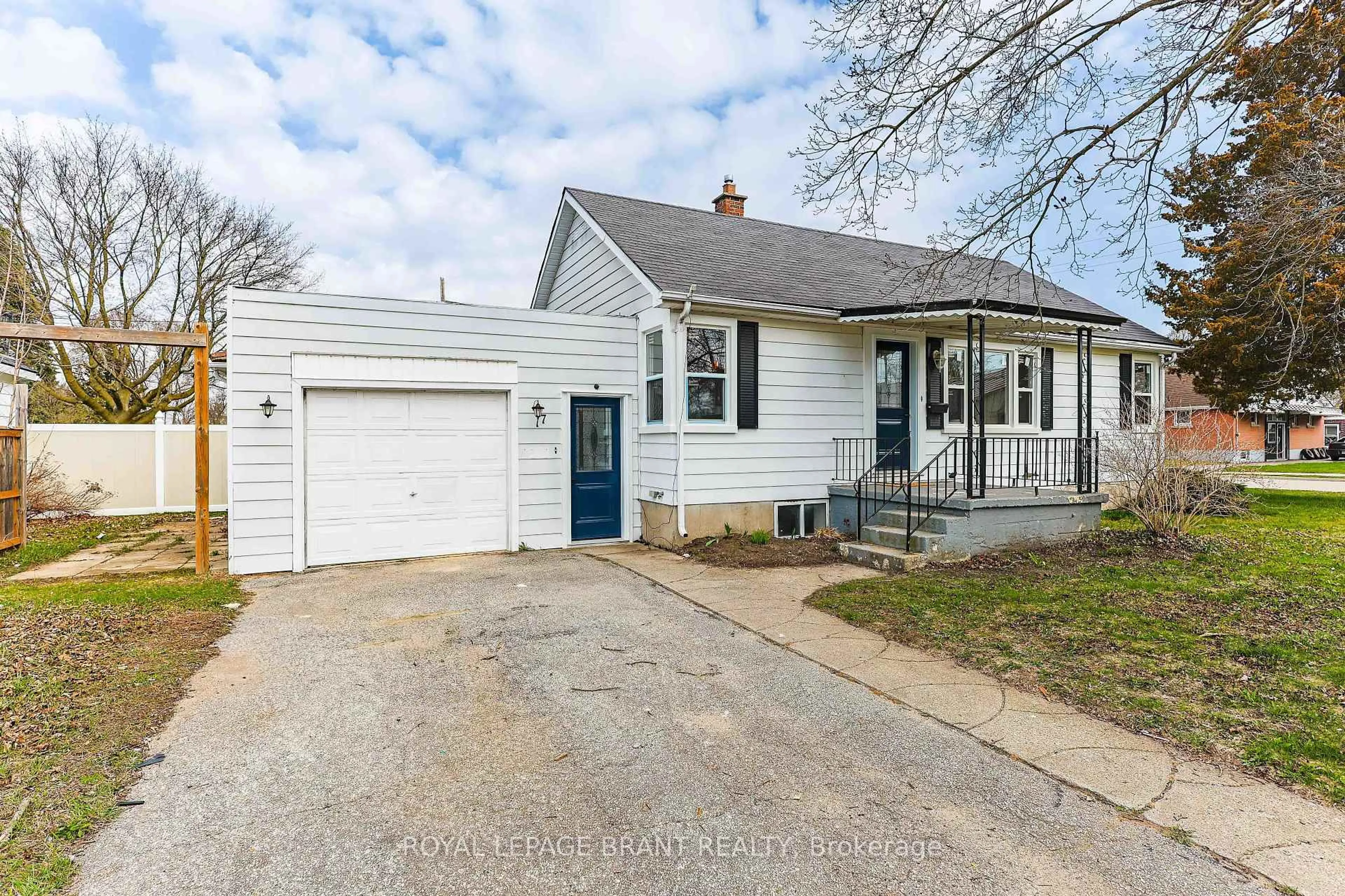 A pic from outside/outdoor area/front of a property/back of a property/a pic from drone, street for 17 Hardy Ave, Tillsonburg Ontario N4G 3W9