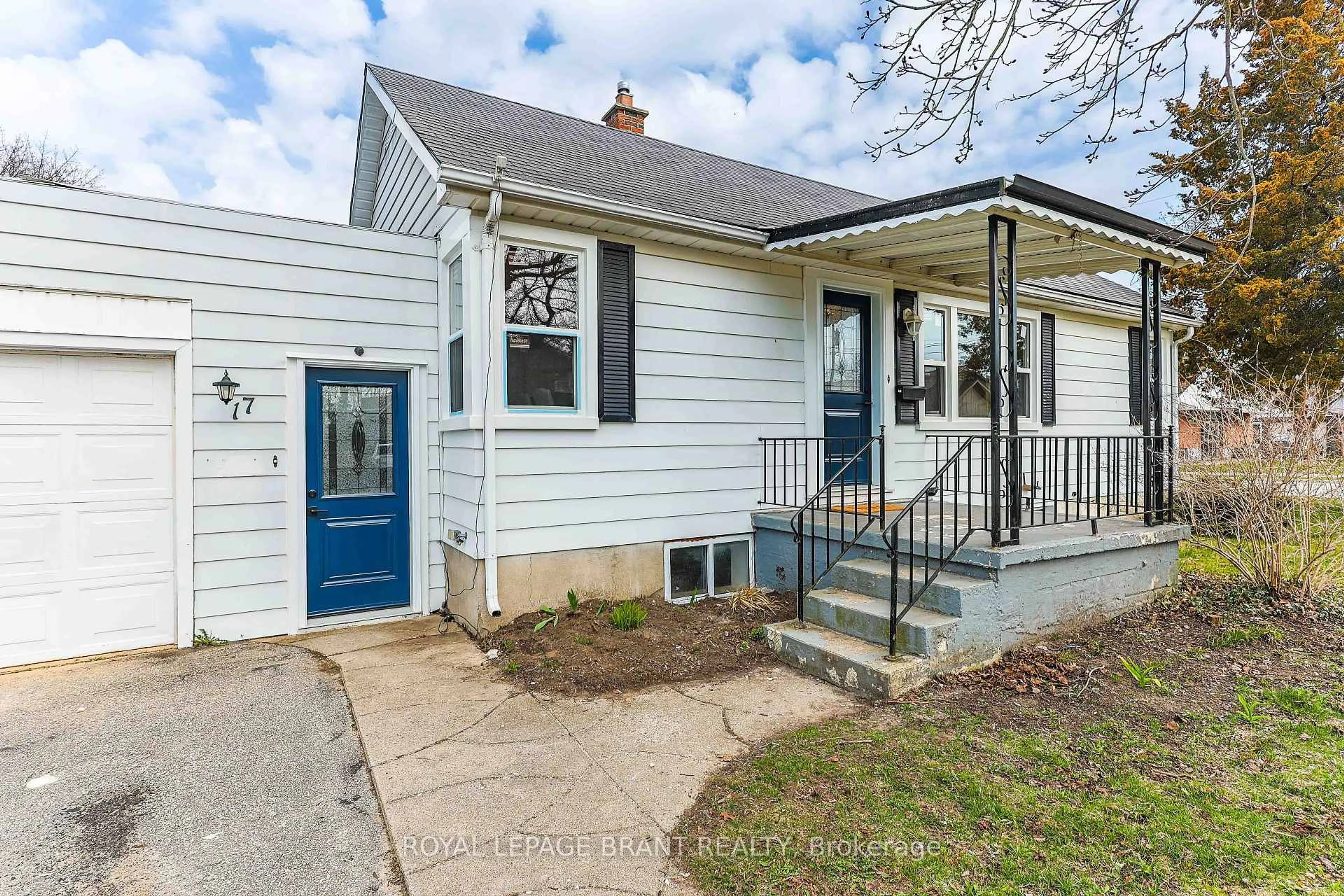 Home with vinyl exterior material, street for 17 Hardy Ave, Tillsonburg Ontario N4G 3W9