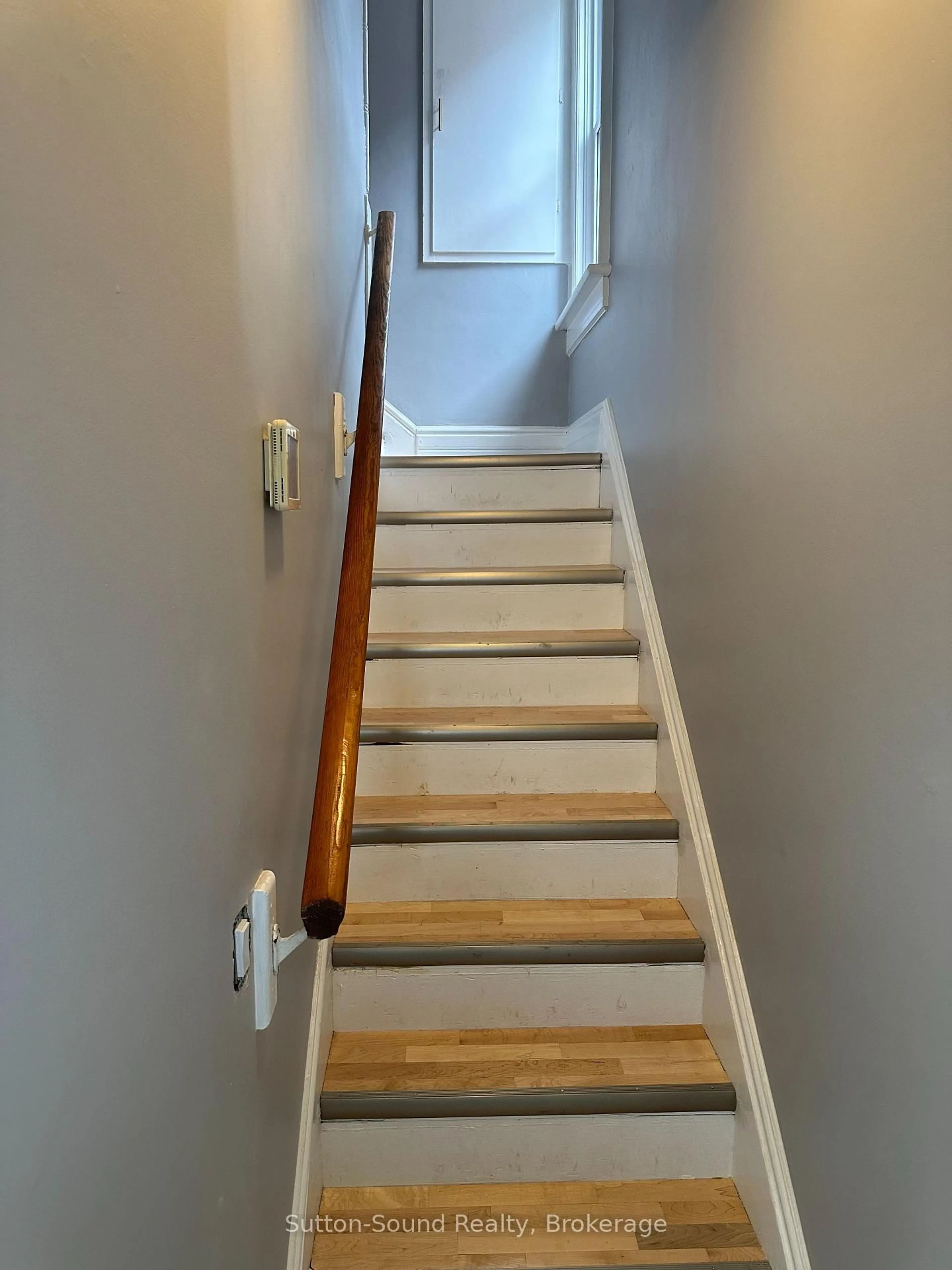 Stairs for 353 6th St, Owen Sound Ontario N4K 1G1