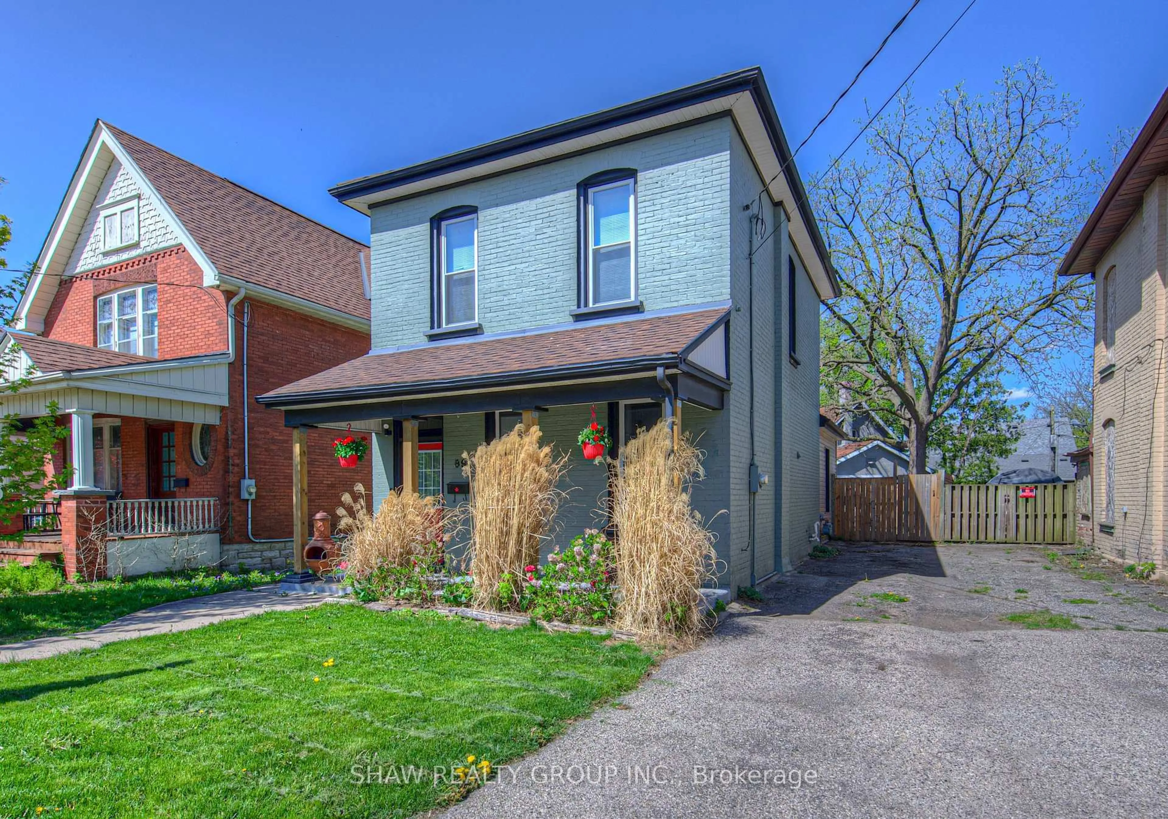 Home with brick exterior material, street for 89 Park Ave, Brantford Ontario N3S 5H4
