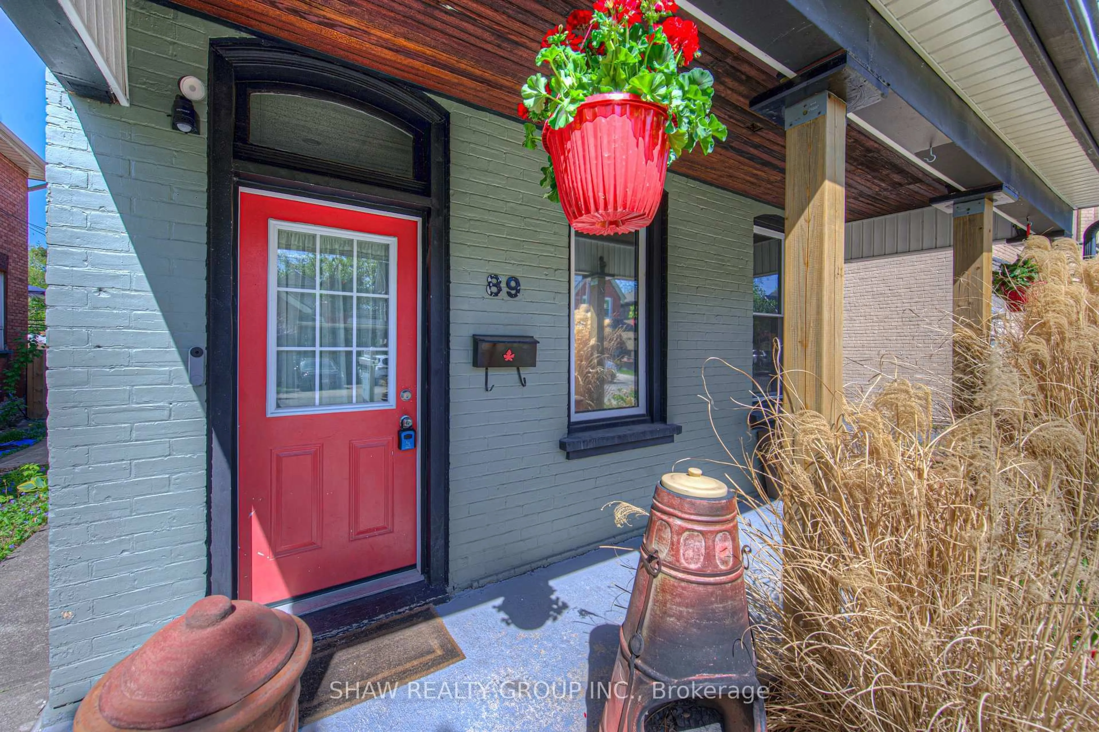 Indoor entryway for 89 Park Ave, Brantford Ontario N3S 5H4