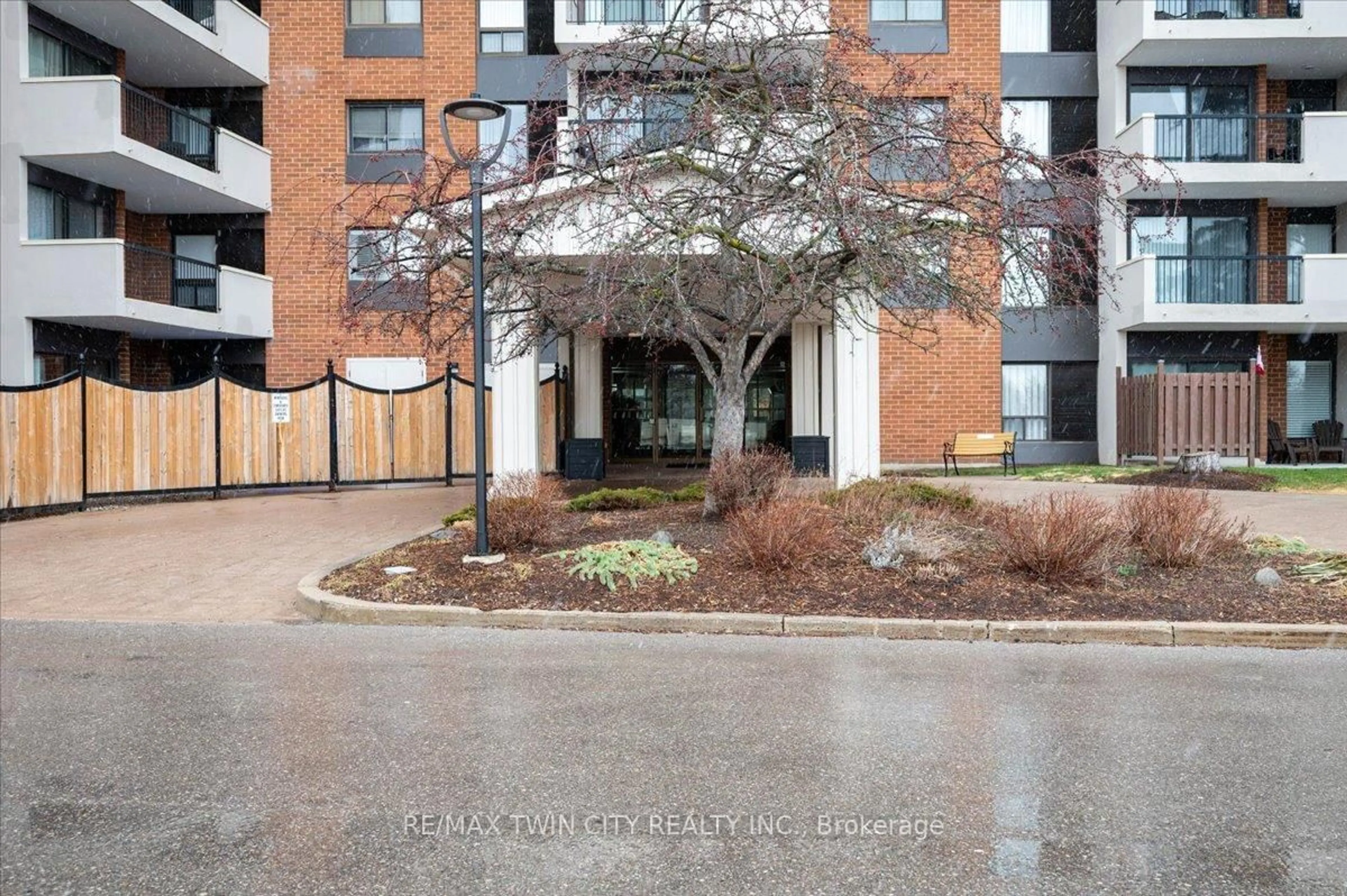 Unknown for 260 Sheldon Ave #809, Kitchener Ontario N2H 6P2