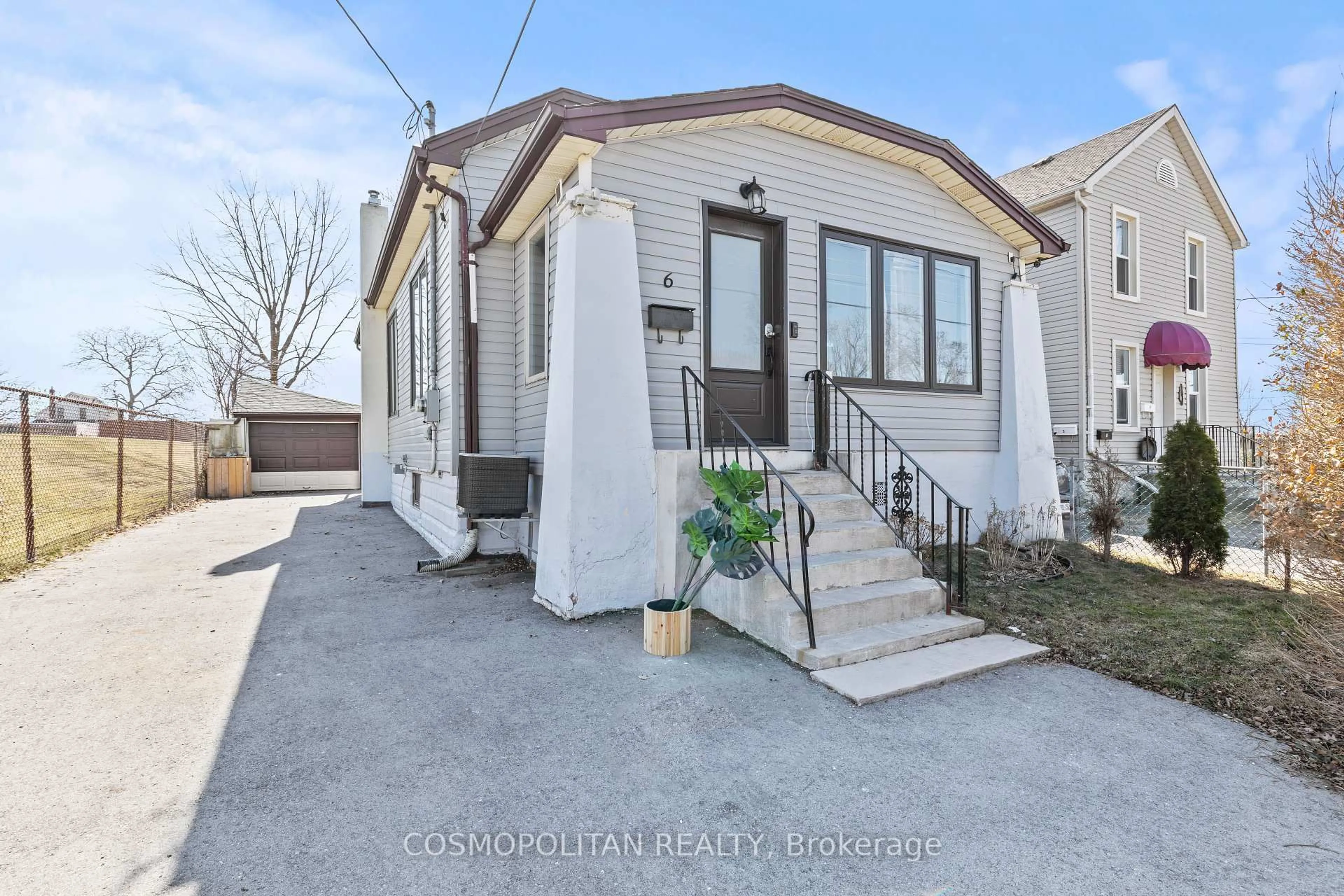 Unknown for 6 Manchester Ave, St. Catharines Ontario L2R 1N8