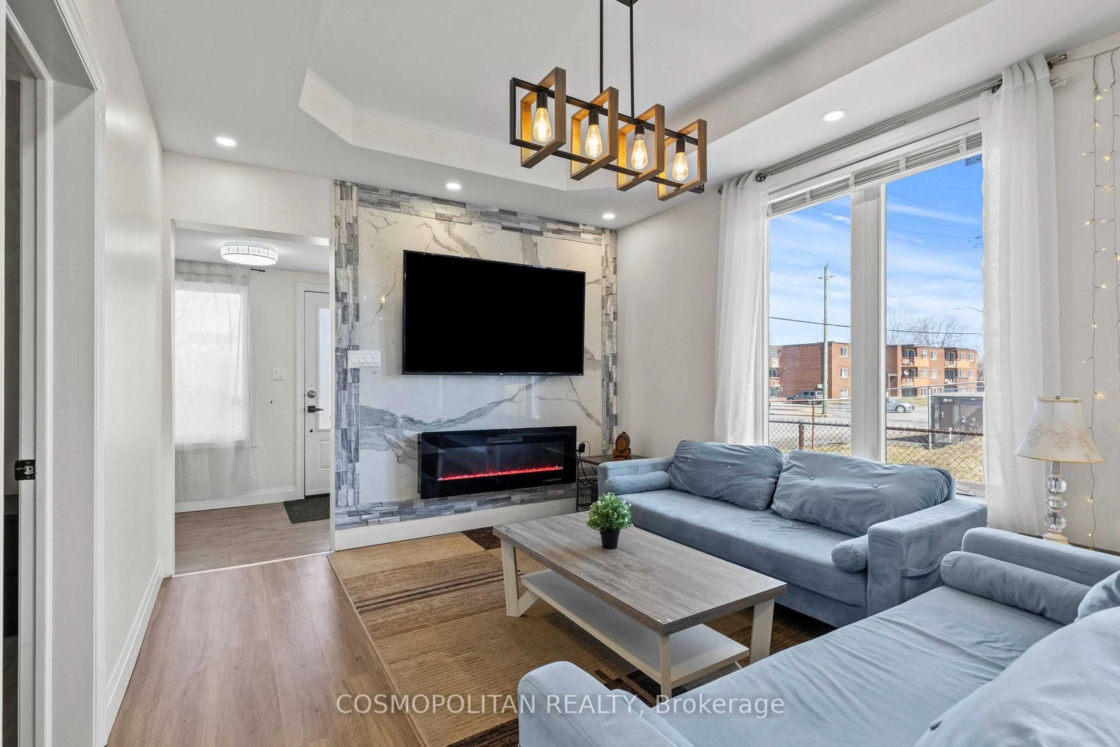 Living room with furniture, unknown for 6 Manchester Ave, St. Catharines Ontario L2R 1N8