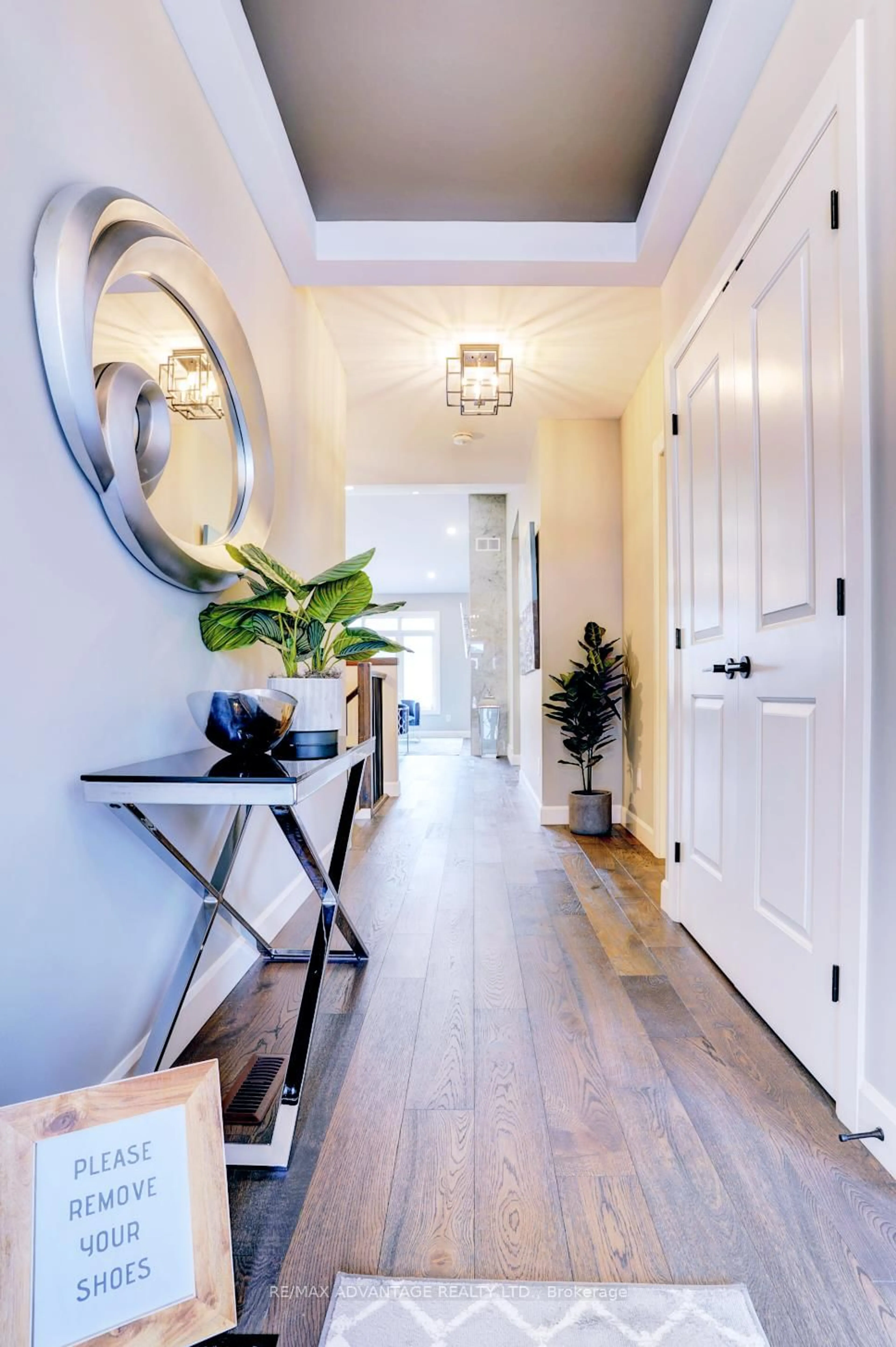 Indoor entryway for 2650 Buroak Dr #54, London North Ontario N6G 0Z9