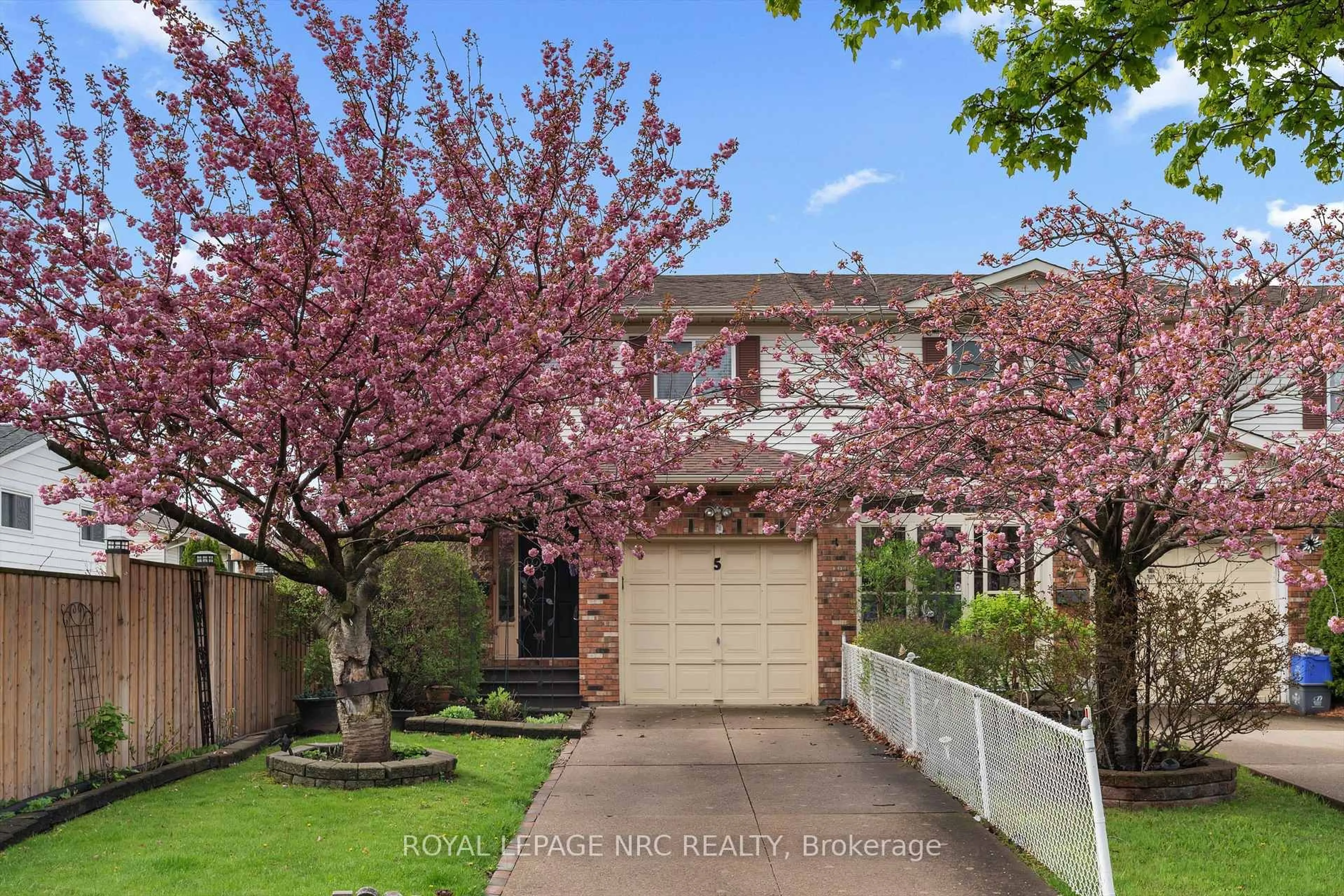 Unknown for 5 Barnaby Dr, St. Catharines Ontario L2S 3C7
