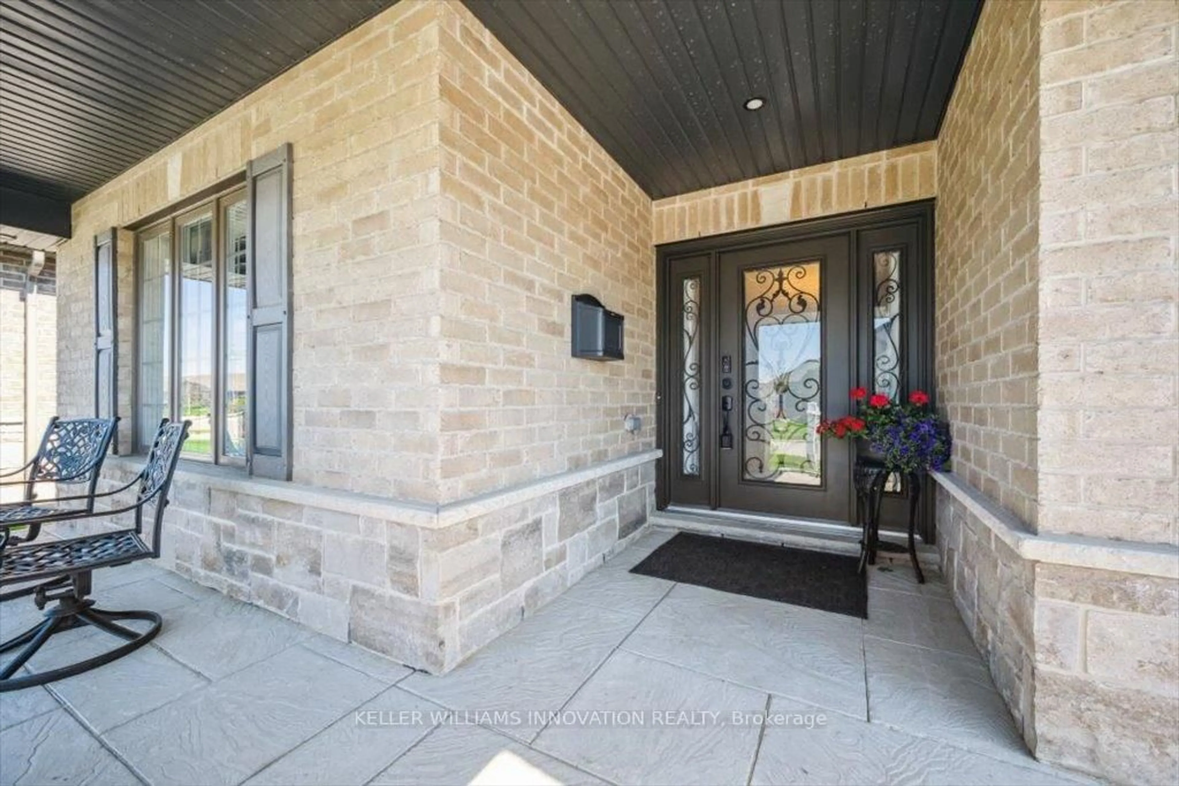 Indoor entryway for 545 Krotz St, North Perth Ontario N4W 0E4