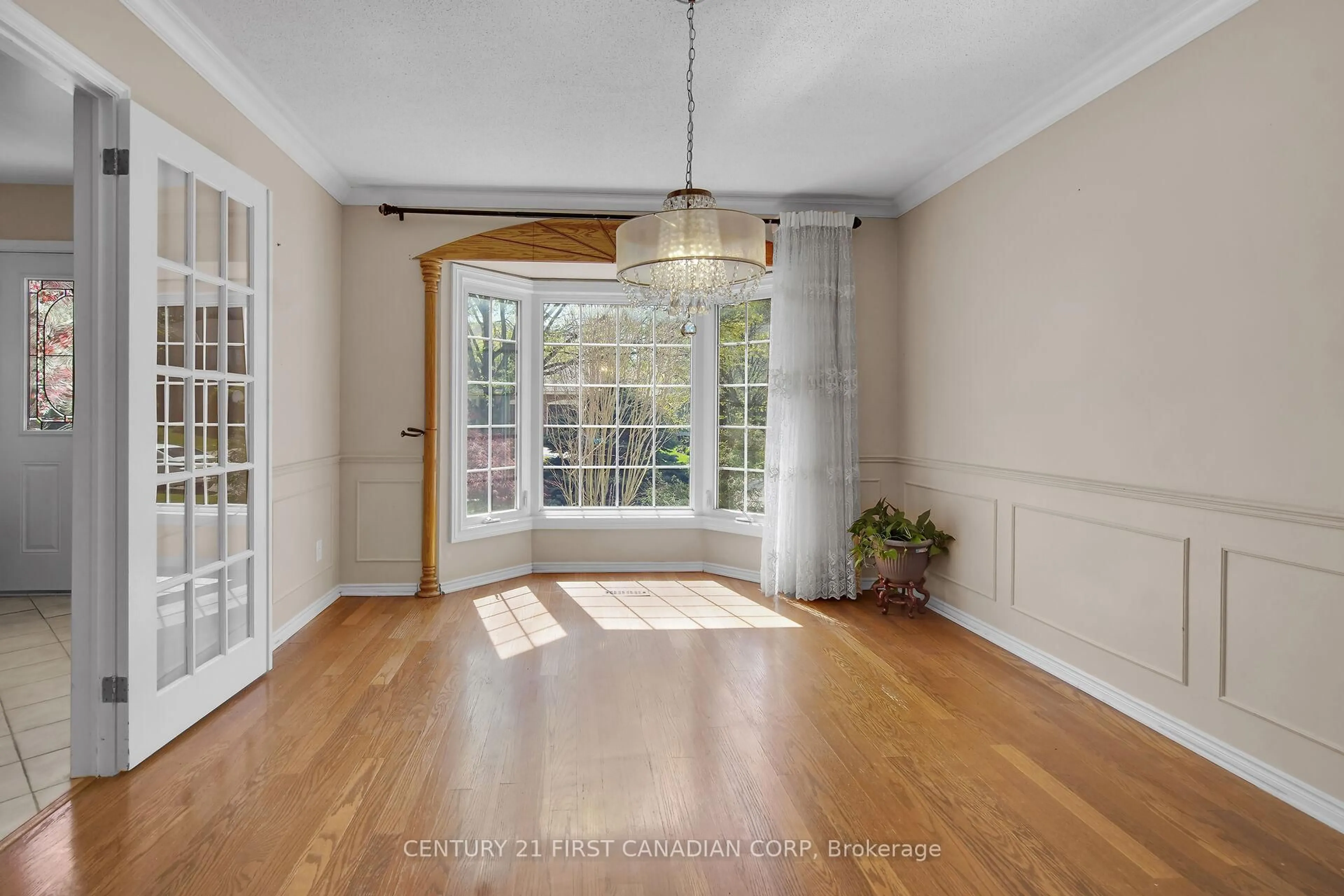 Indoor entryway for 66 Nanette Dr, London North Ontario N5X 3L4