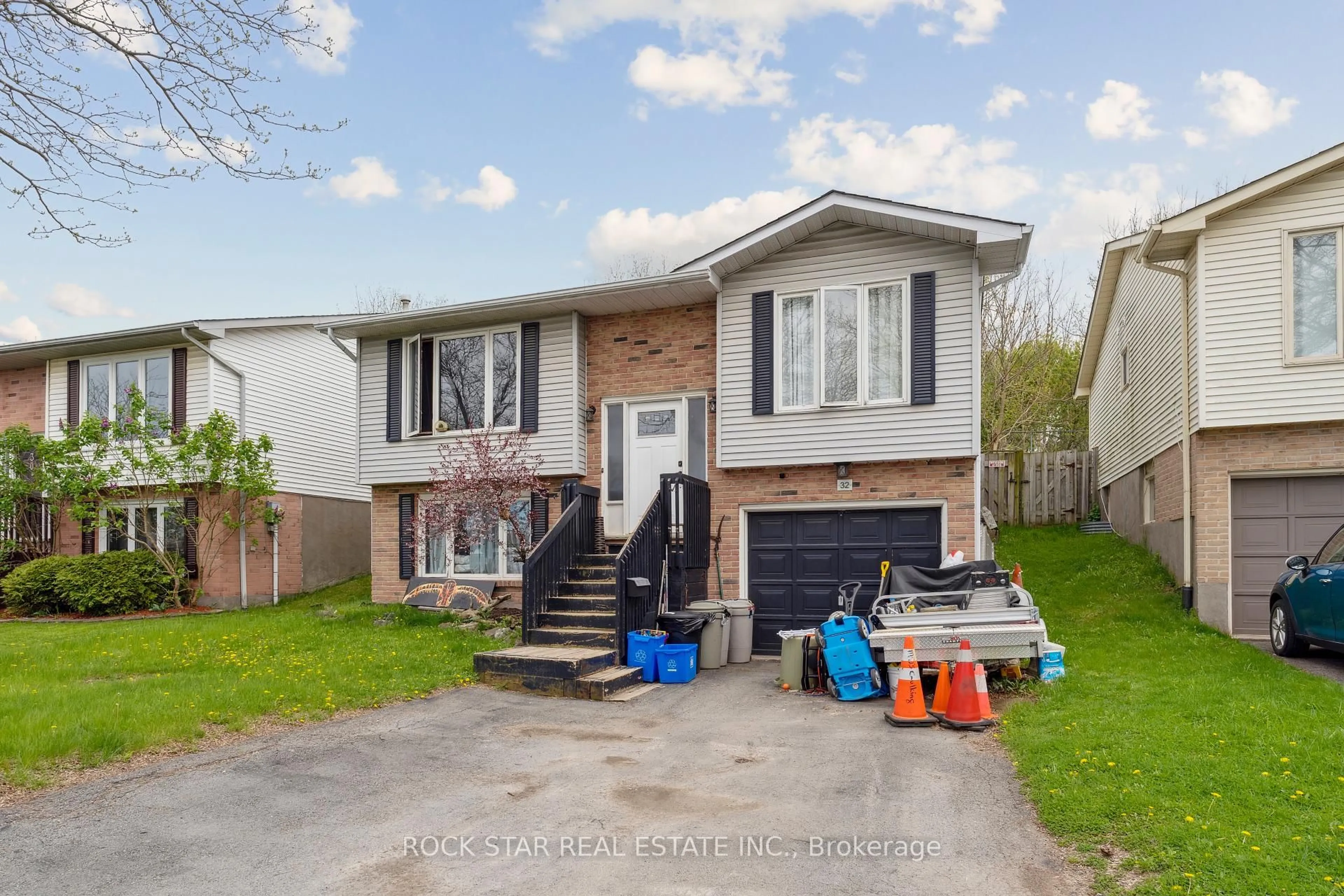 Unknown for 32 Hemlock St, St. Catharines Ontario L2T 4B7