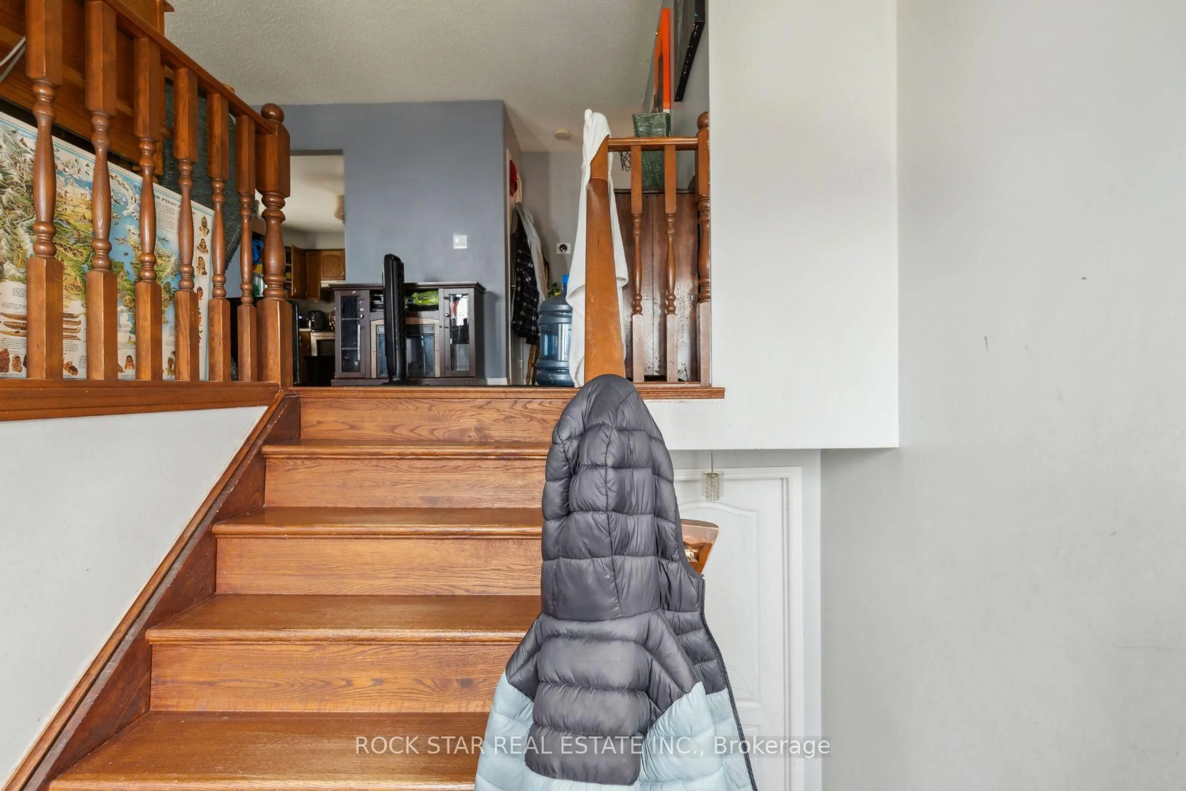 Unknown for 32 Hemlock St, St. Catharines Ontario L2T 4B7