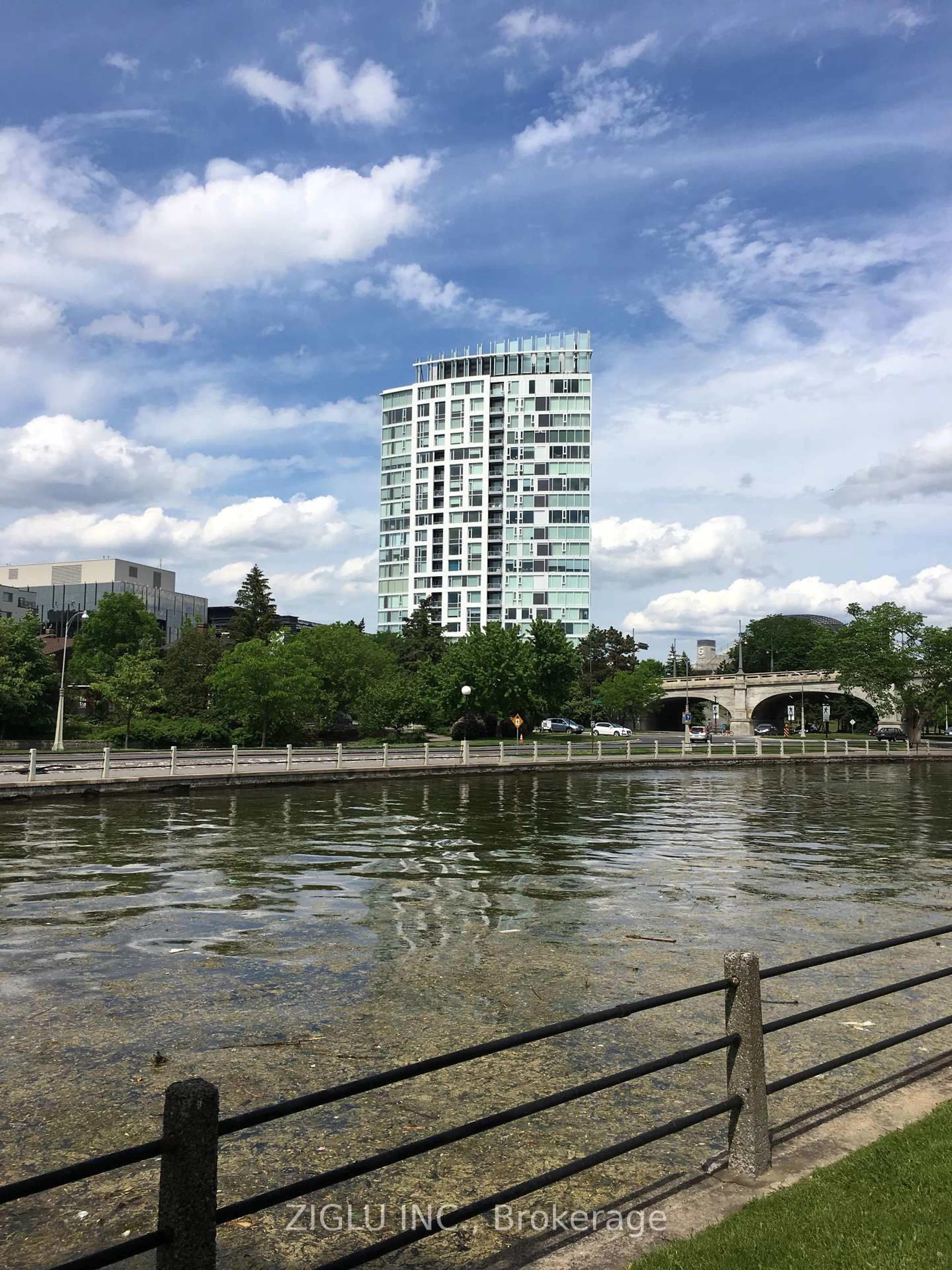 Blurry image for 1035 Bank St #1702, Ottawa Ontario K1S 5K3
