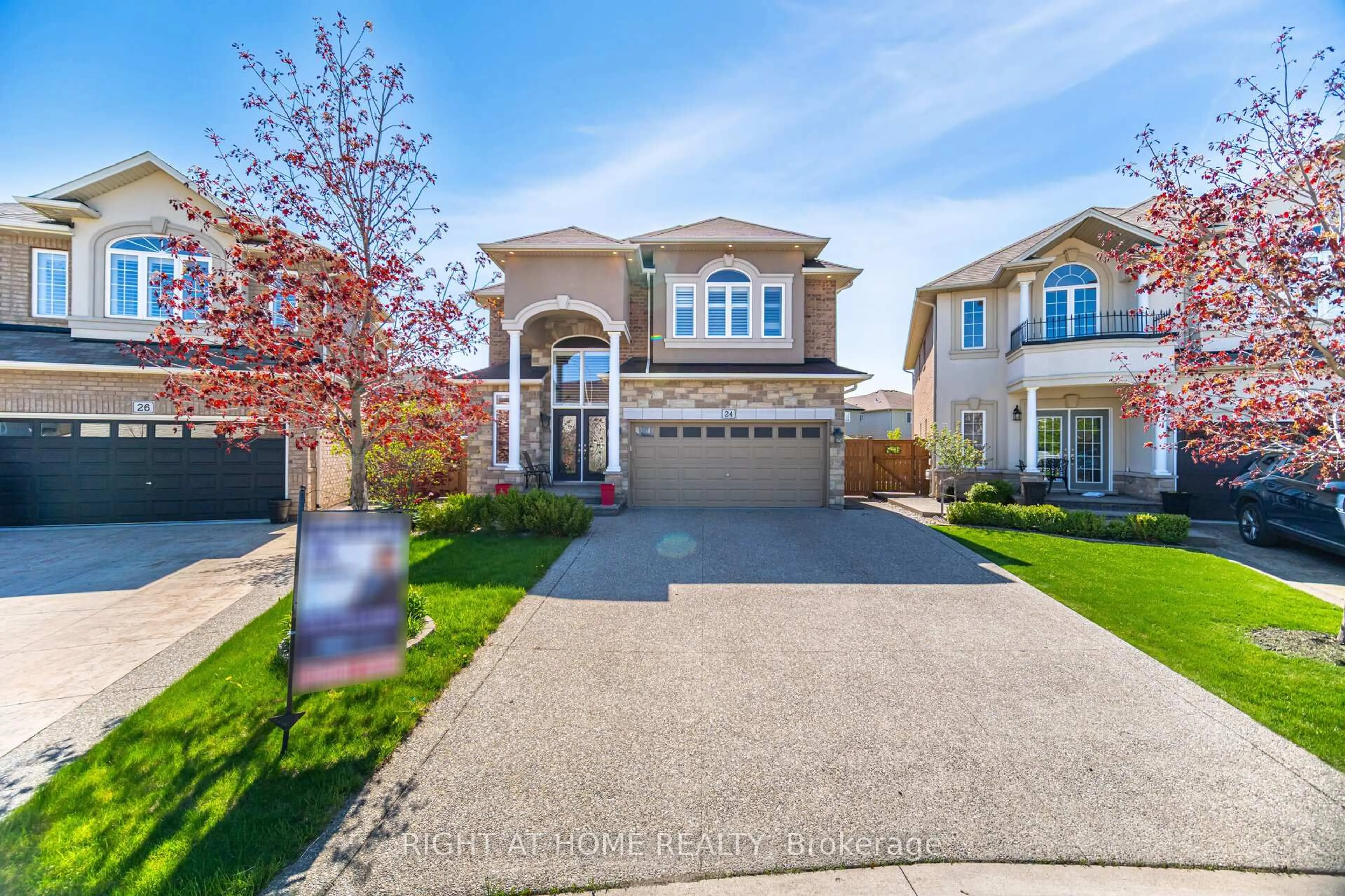 Home with vinyl exterior material, street for 24 Biggar Cres, Grimsby Ontario L3M 0E3