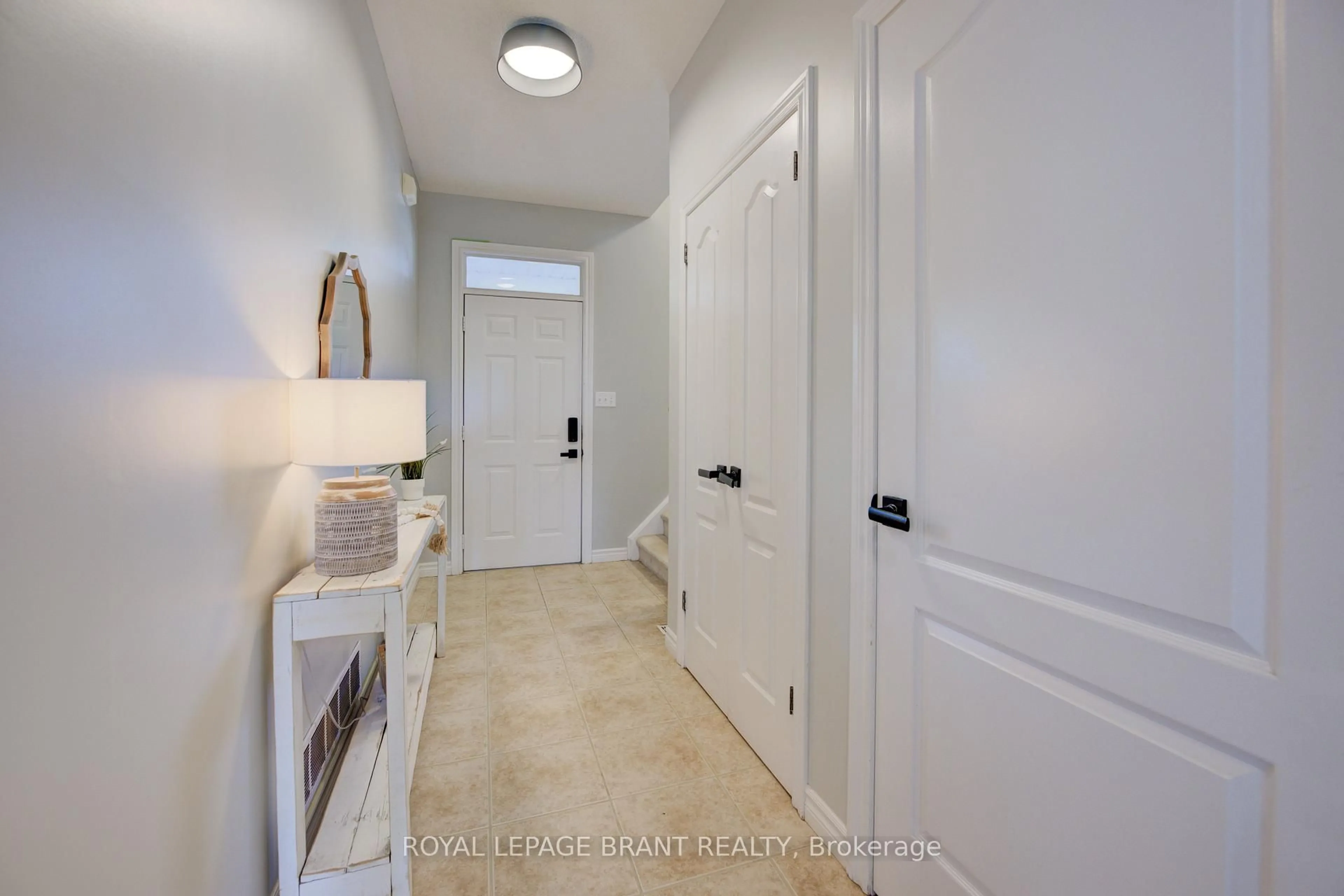 Indoor entryway for 606 Frieburg Dr, Waterloo Ontario N2T 2Y4