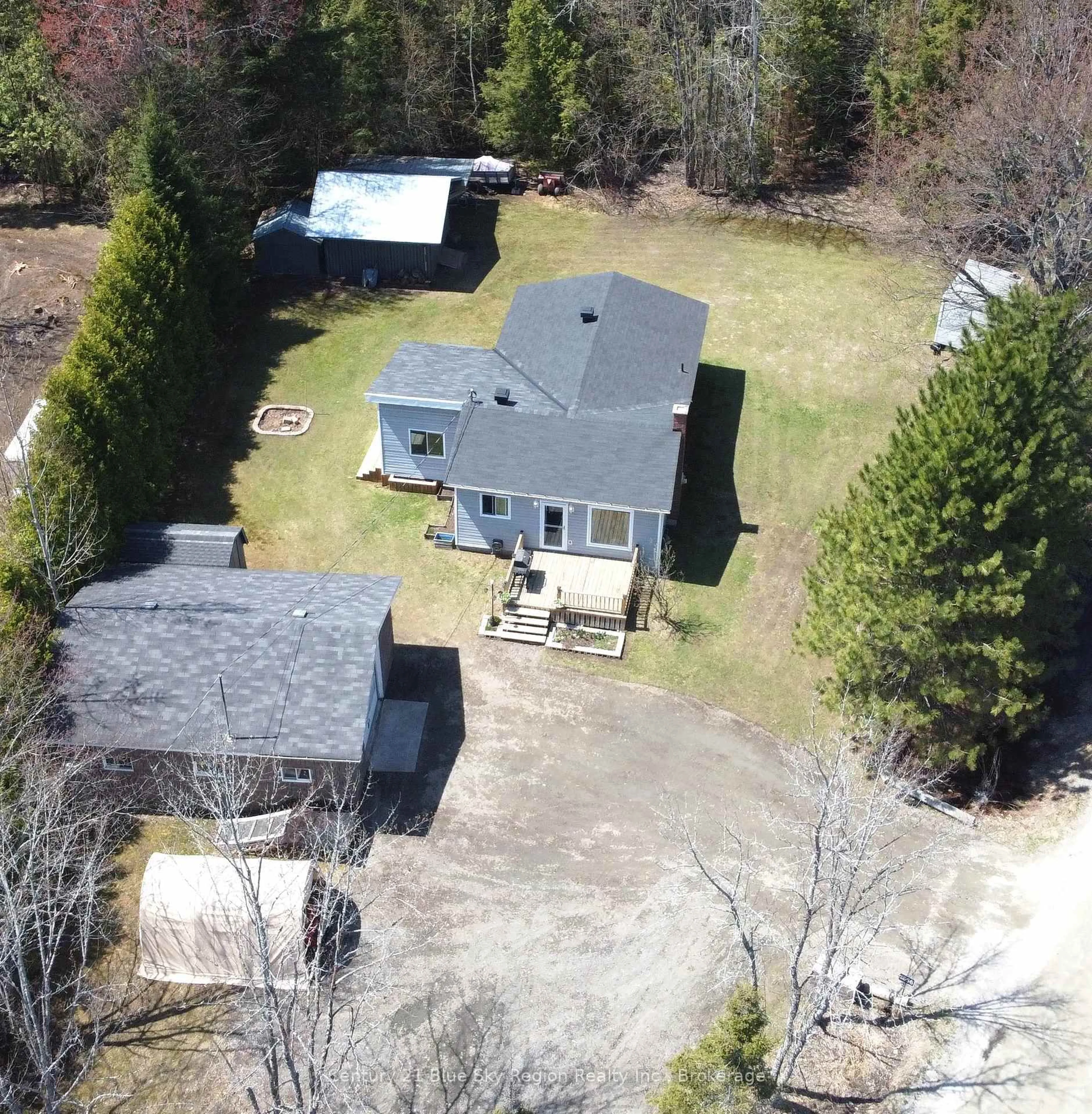 A pic from outside/outdoor area/front of a property/back of a property/a pic from drone, street for 1566 Jocko Point Rd, North Bay Ontario P1B 8G5