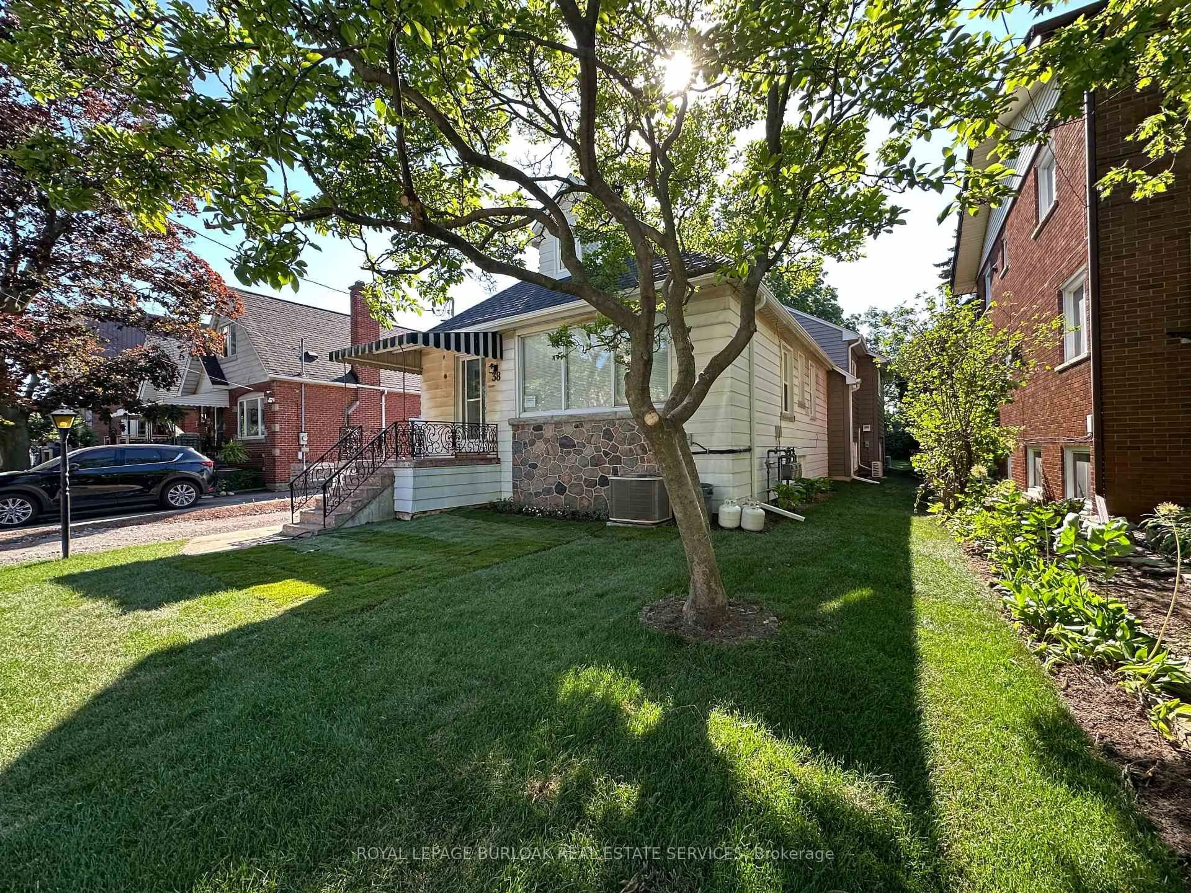 Home with brick exterior material, street for 38 Viewpoint Ave, Hamilton Ontario L8V 2S5