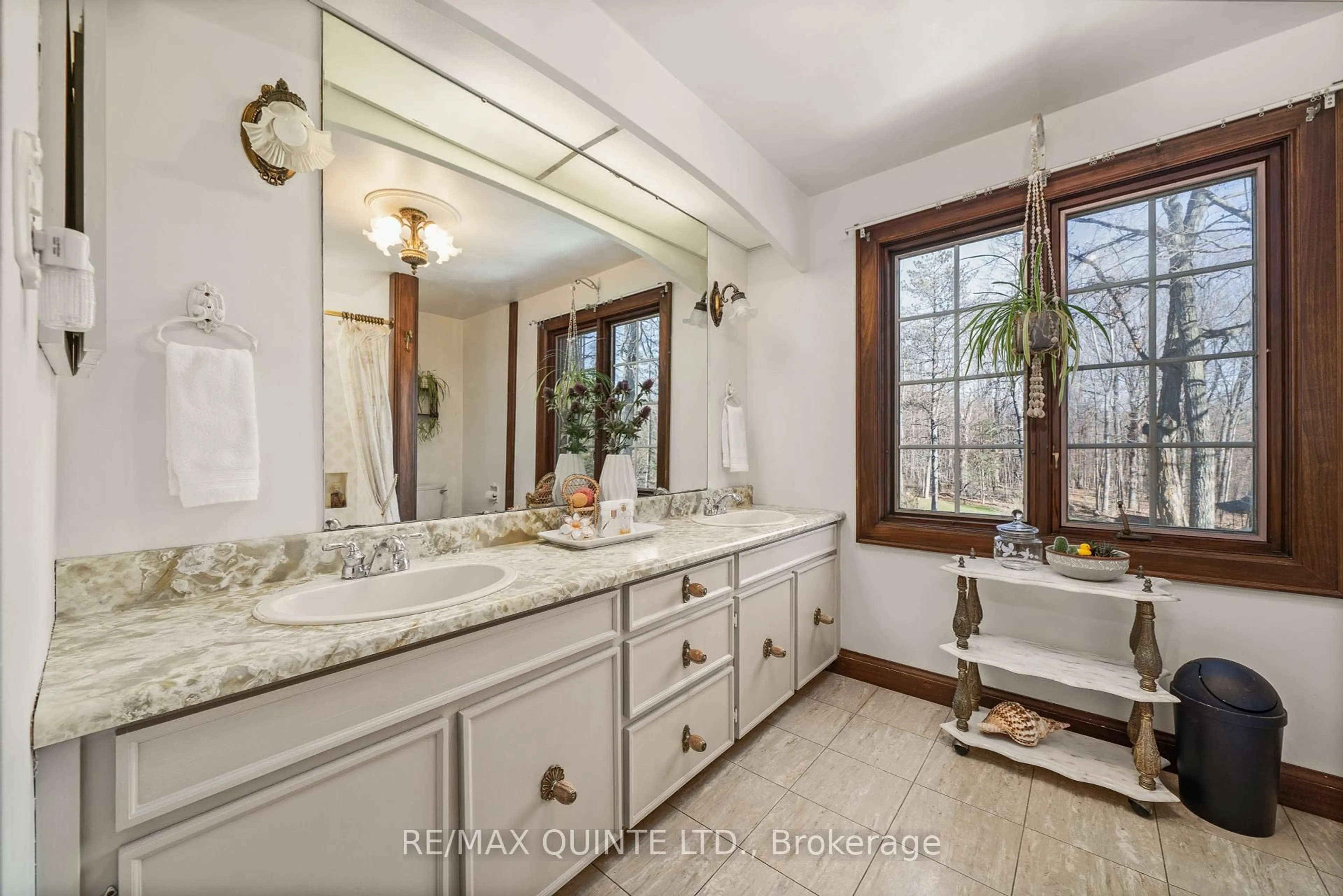 Contemporary bathroom, ceramic/tile floor for 1386 Wallbridge-Loyalist Rd, Belleville Ontario K8N 4Z5
