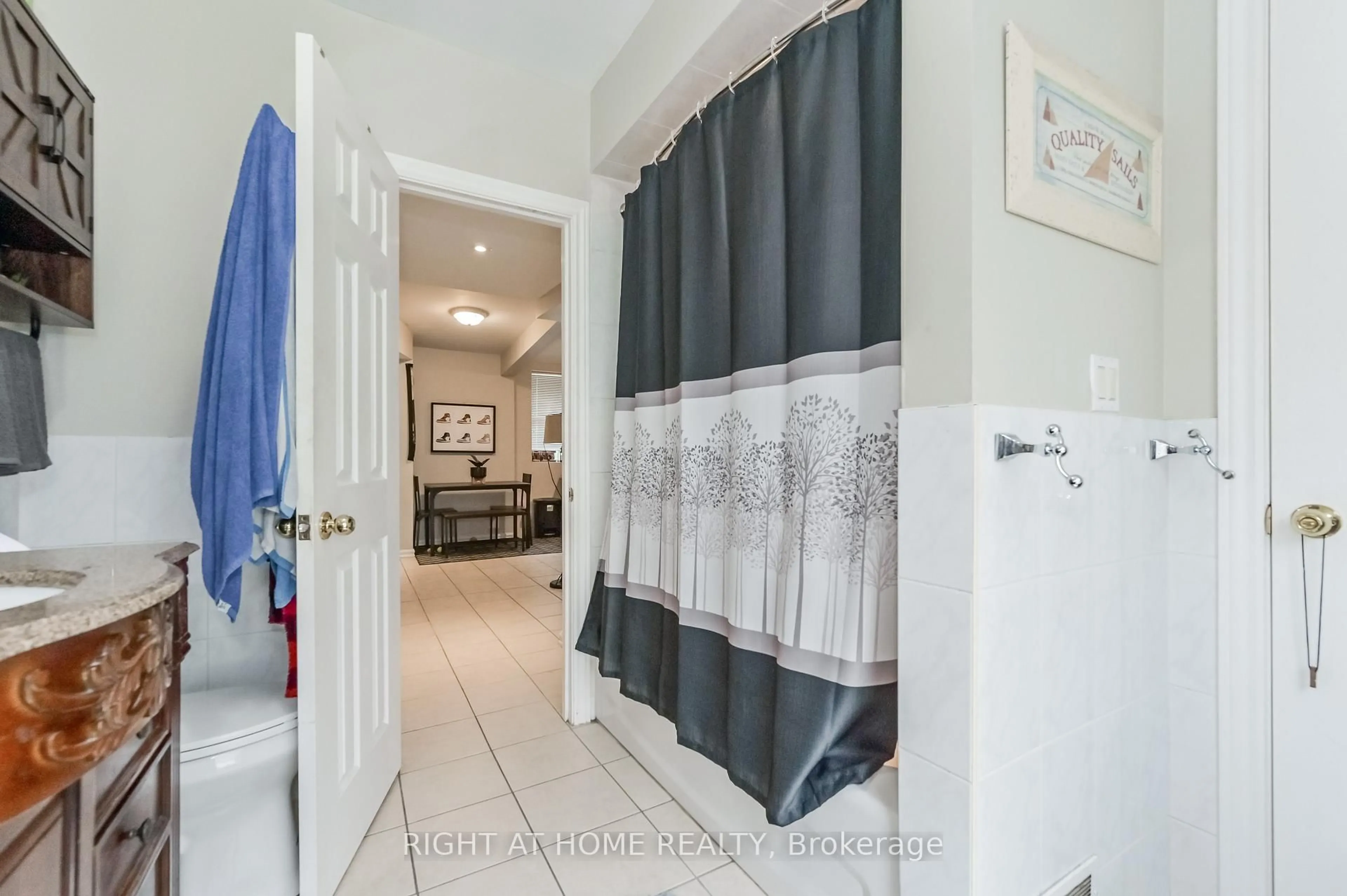Indoor entryway for 213 Main St, Minto Ontario N0G 2P0