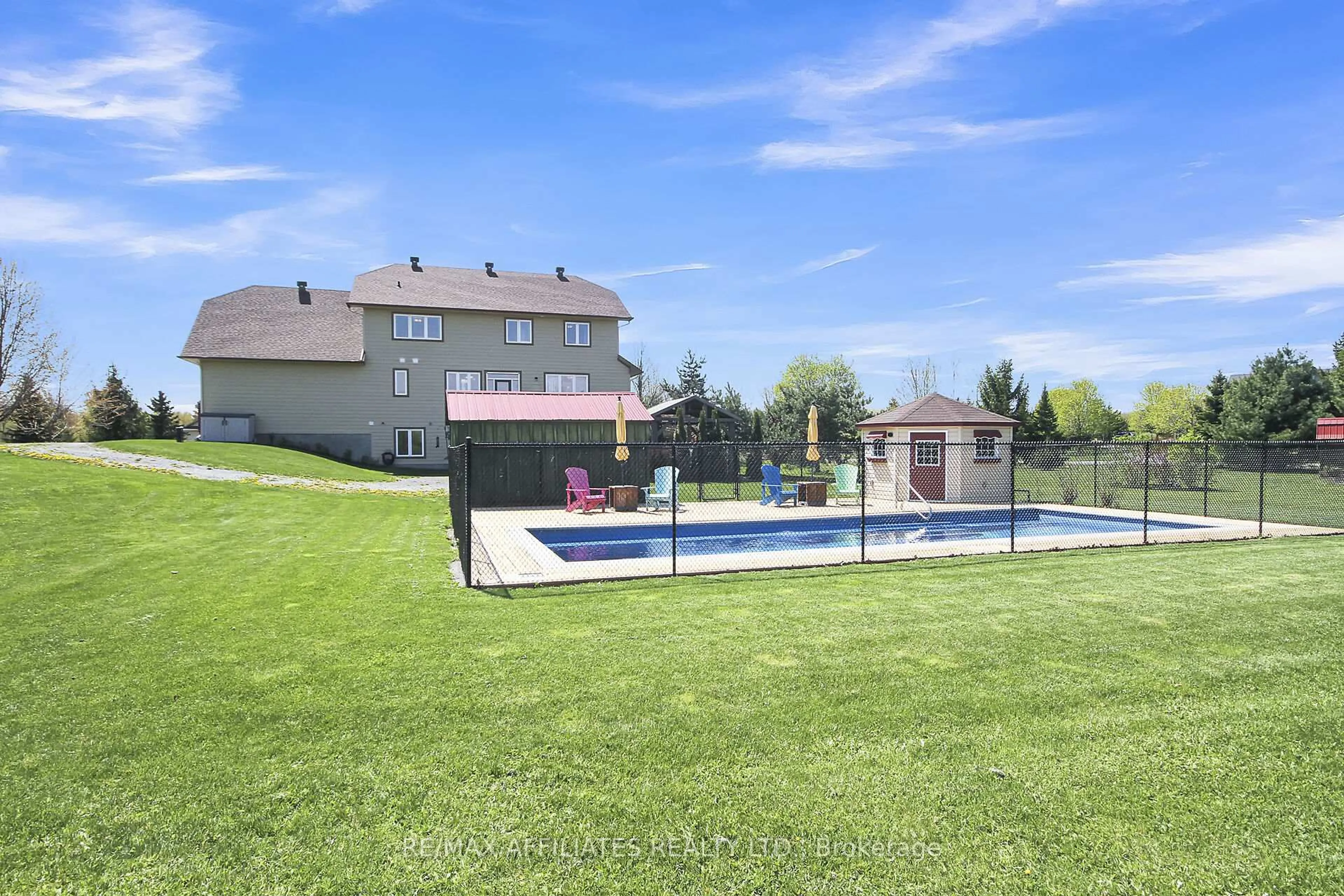 Pool for 500 Bradbury Crt, Ottawa Ontario K2W 0A1