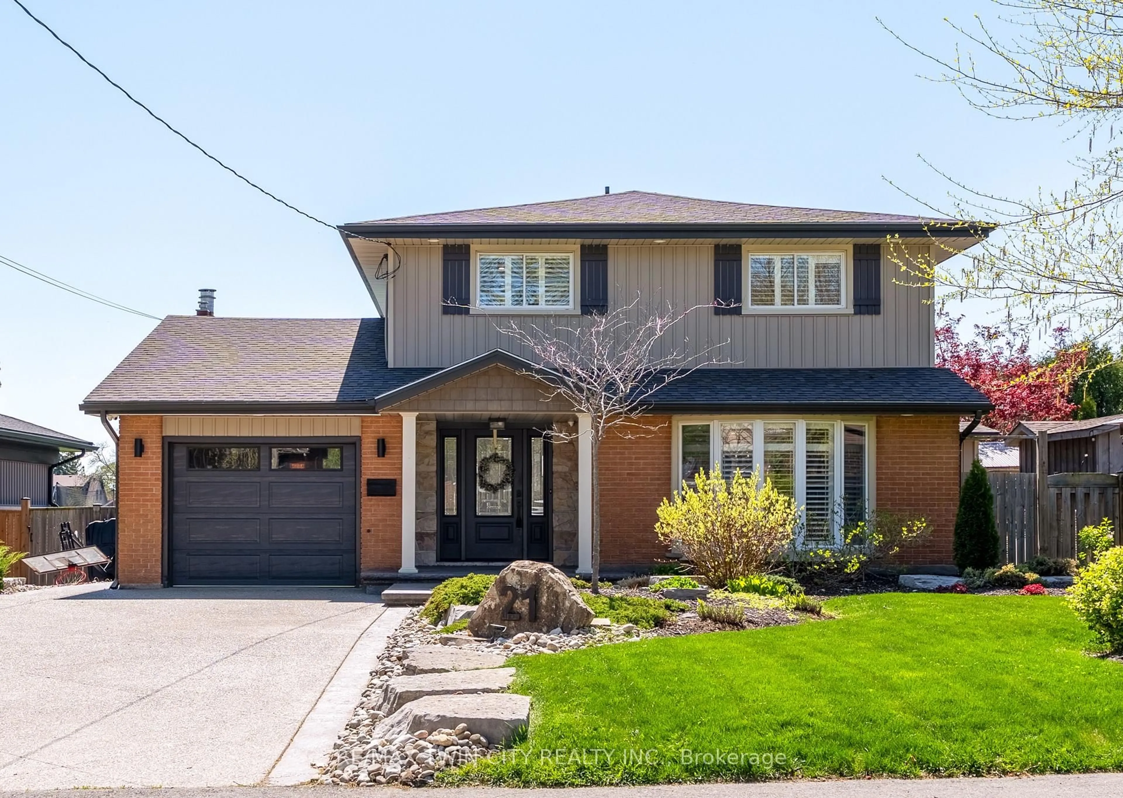 Home with brick exterior material, street for 21 Franklin St, Brantford Ontario N3R 1S9