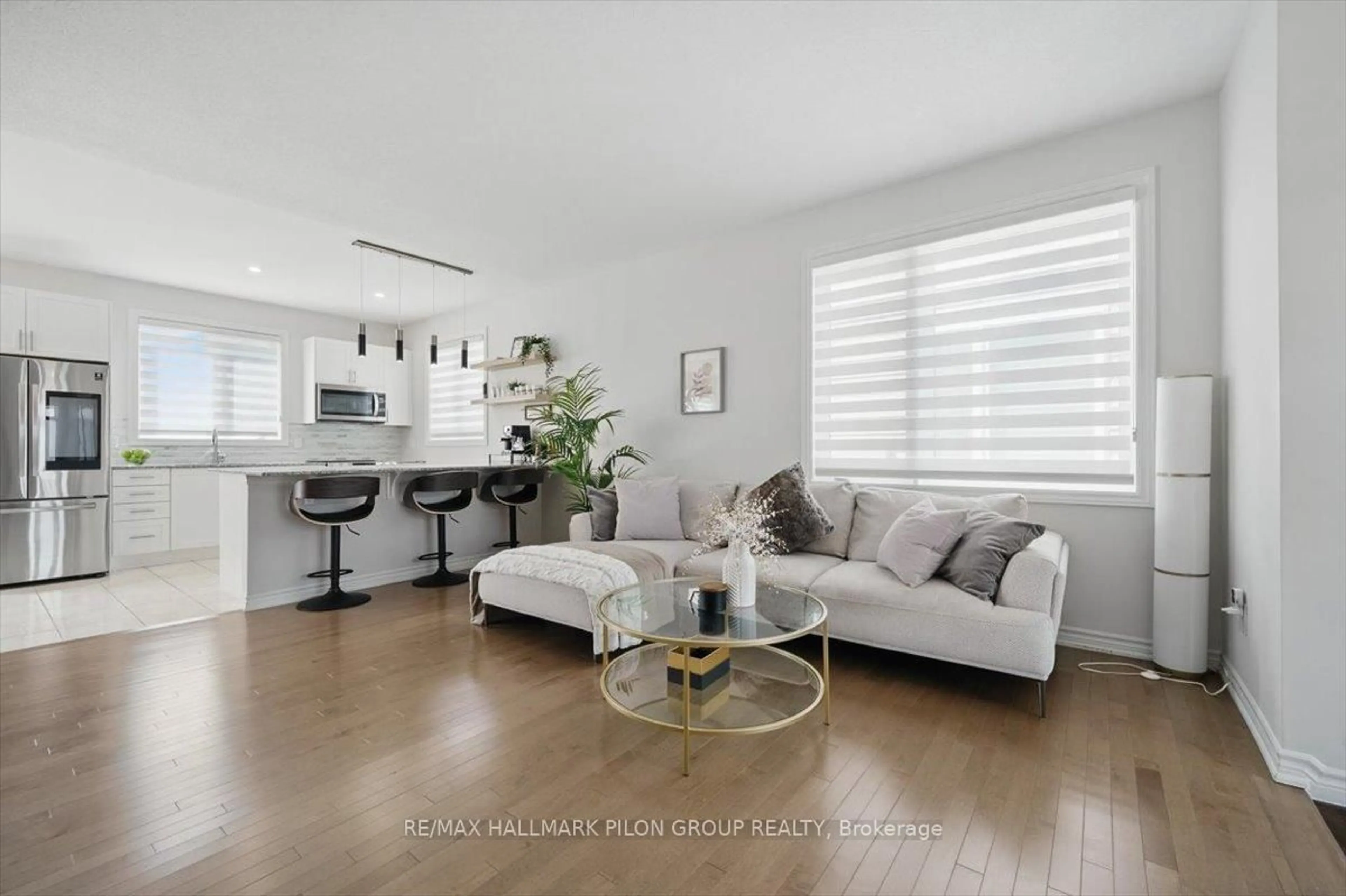 Living room with furniture, unknown for 638 Crevier Walk, Ottawa Ontario K1W 0M7