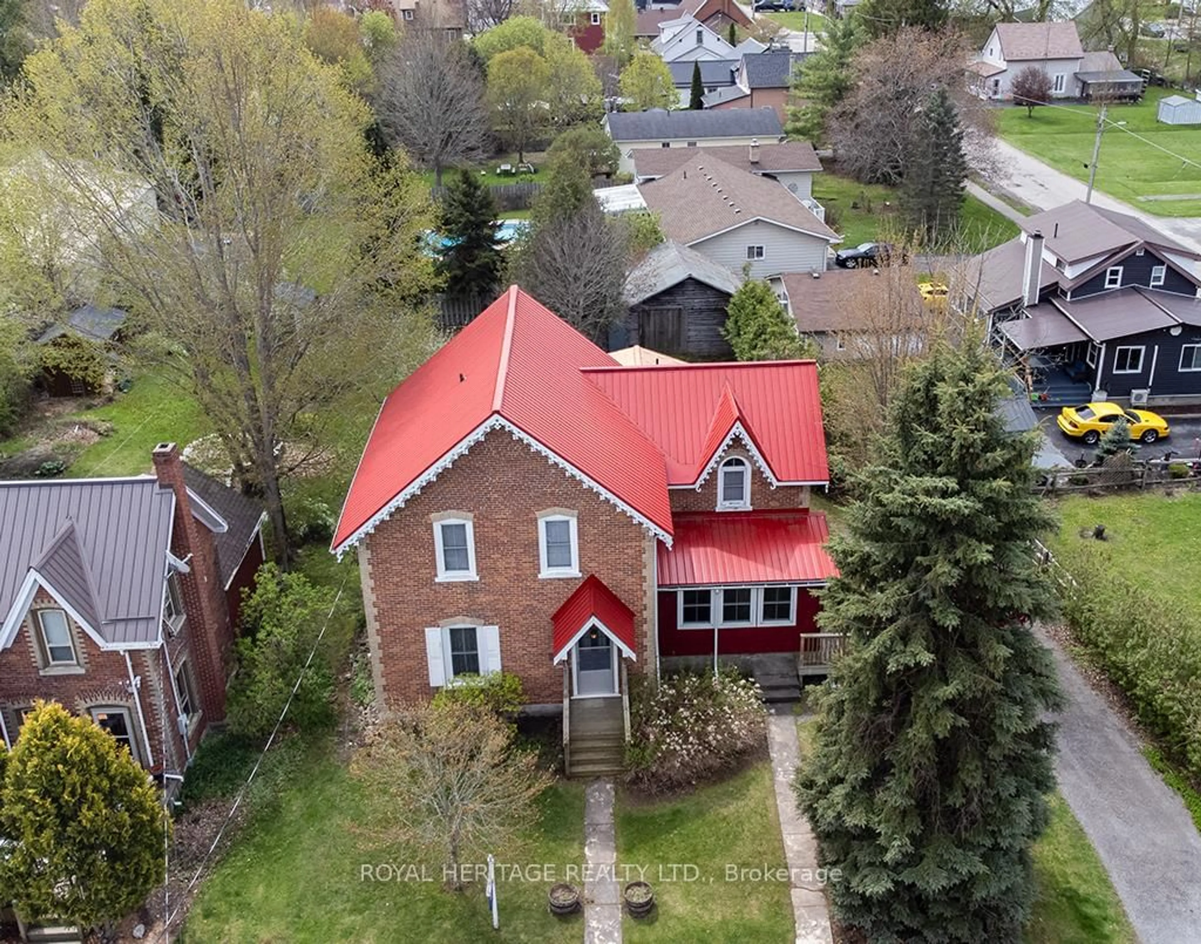 A pic from outside/outdoor area/front of a property/back of a property/a pic from drone, unknown for 27 Bedford St, Westport Ontario K0G 1X0