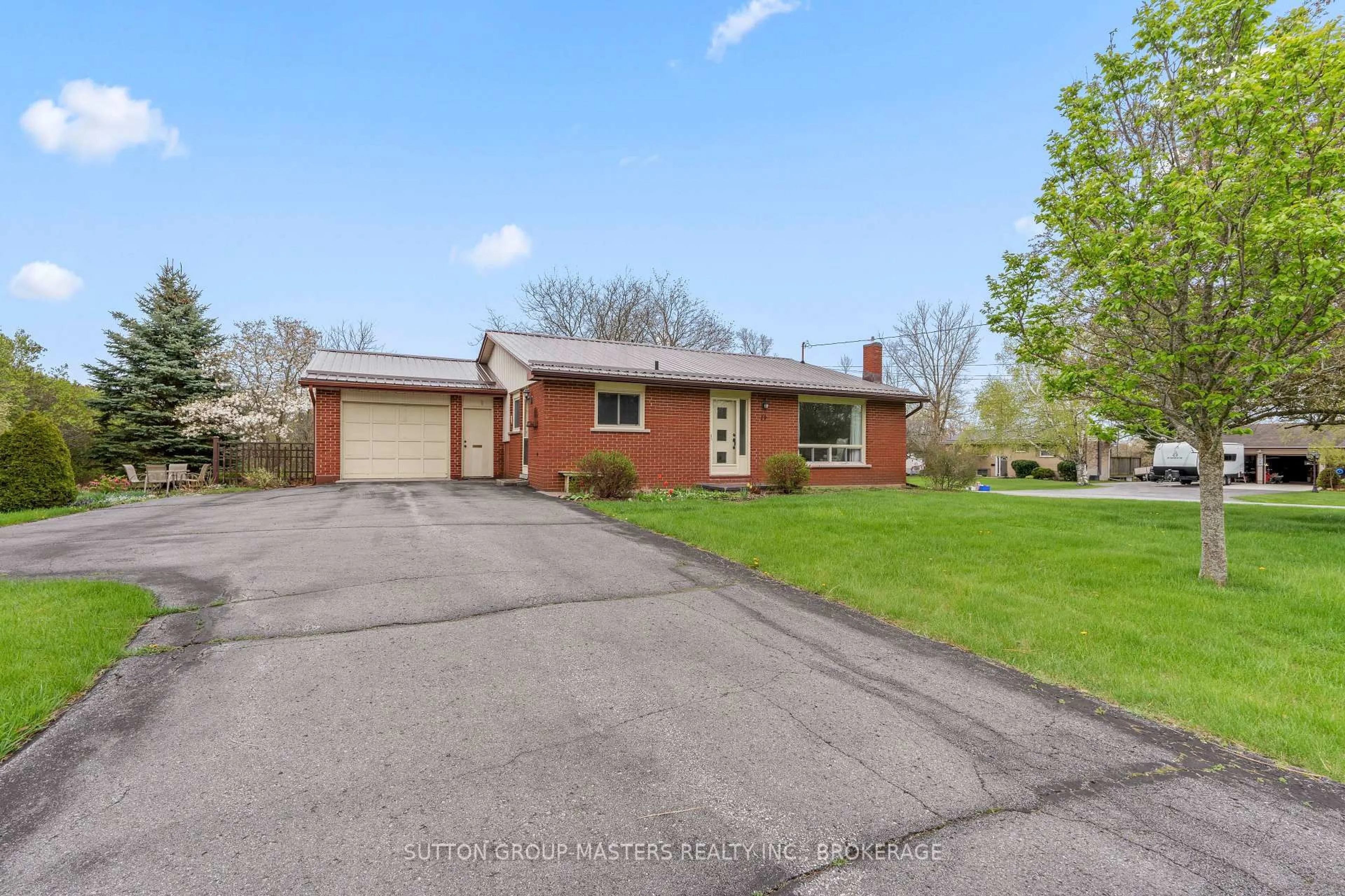 A pic from outside/outdoor area/front of a property/back of a property/a pic from drone, street for 19 James St, Greater Napanee Ontario K7R 3E9