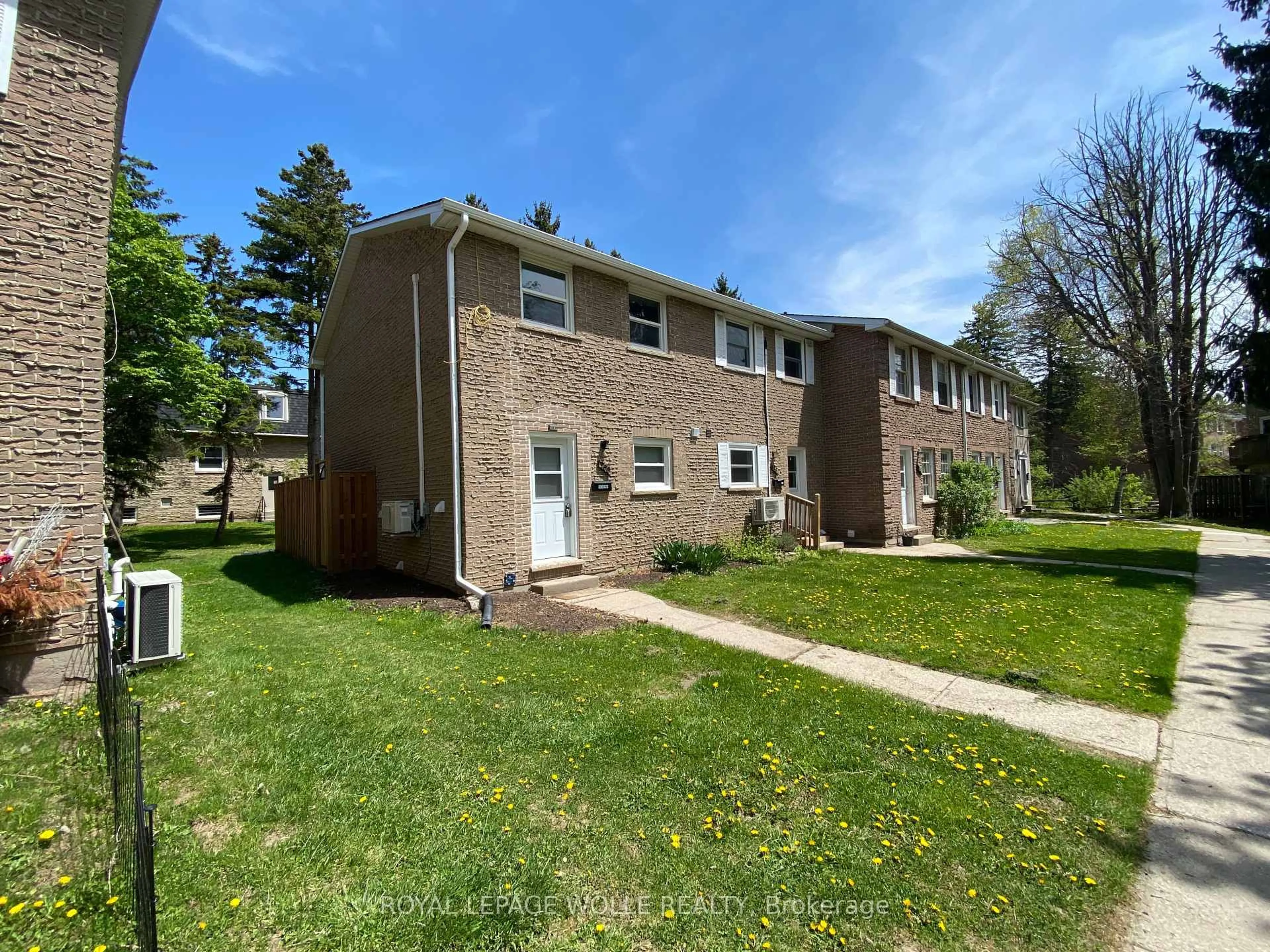 Unknown for 160 Westcourt Pl, Waterloo Ontario N2L 2R7