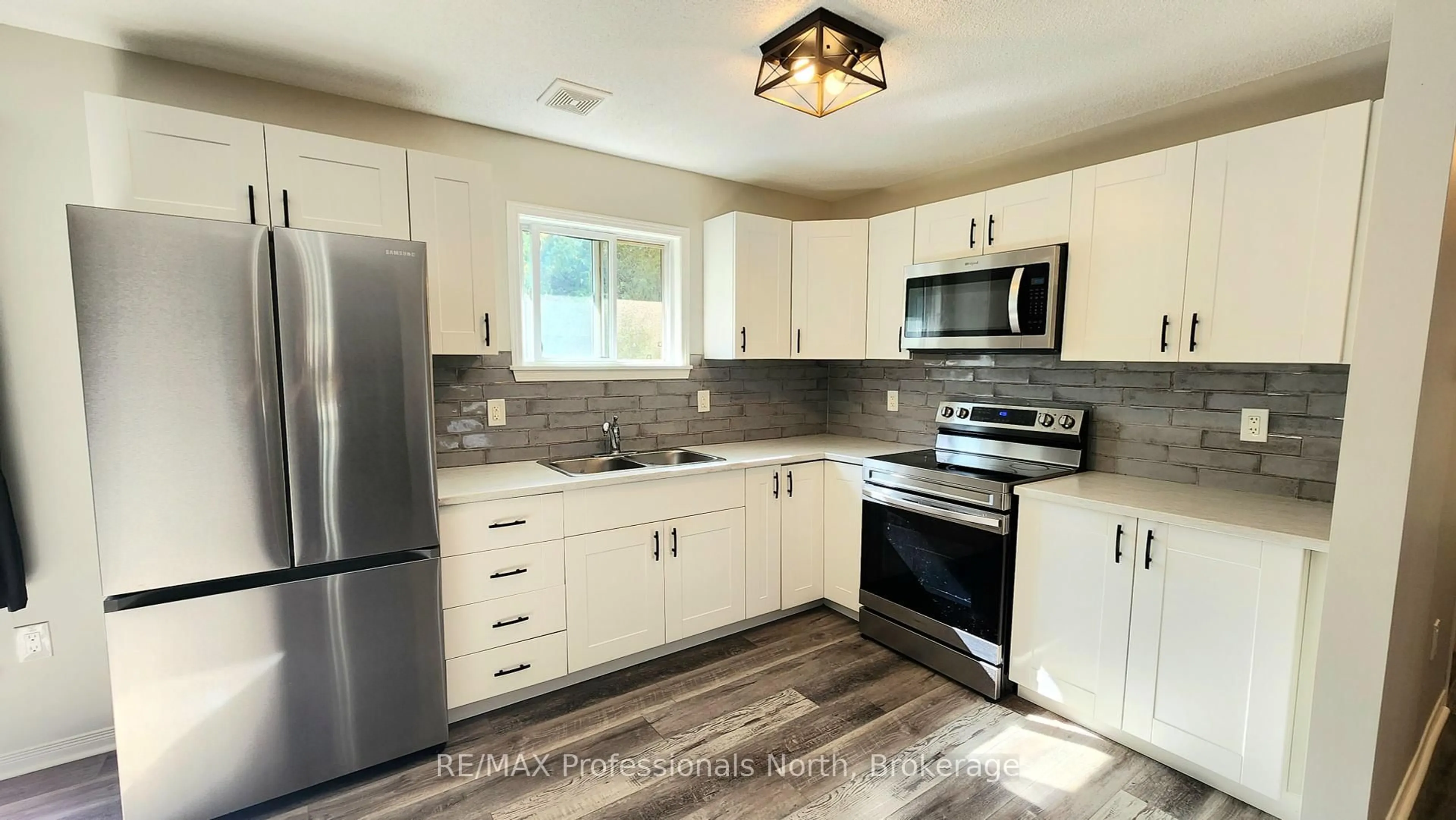 Open concept kitchen, unknown for 200 Pine St #33, Bracebridge Ontario P1L 2H9