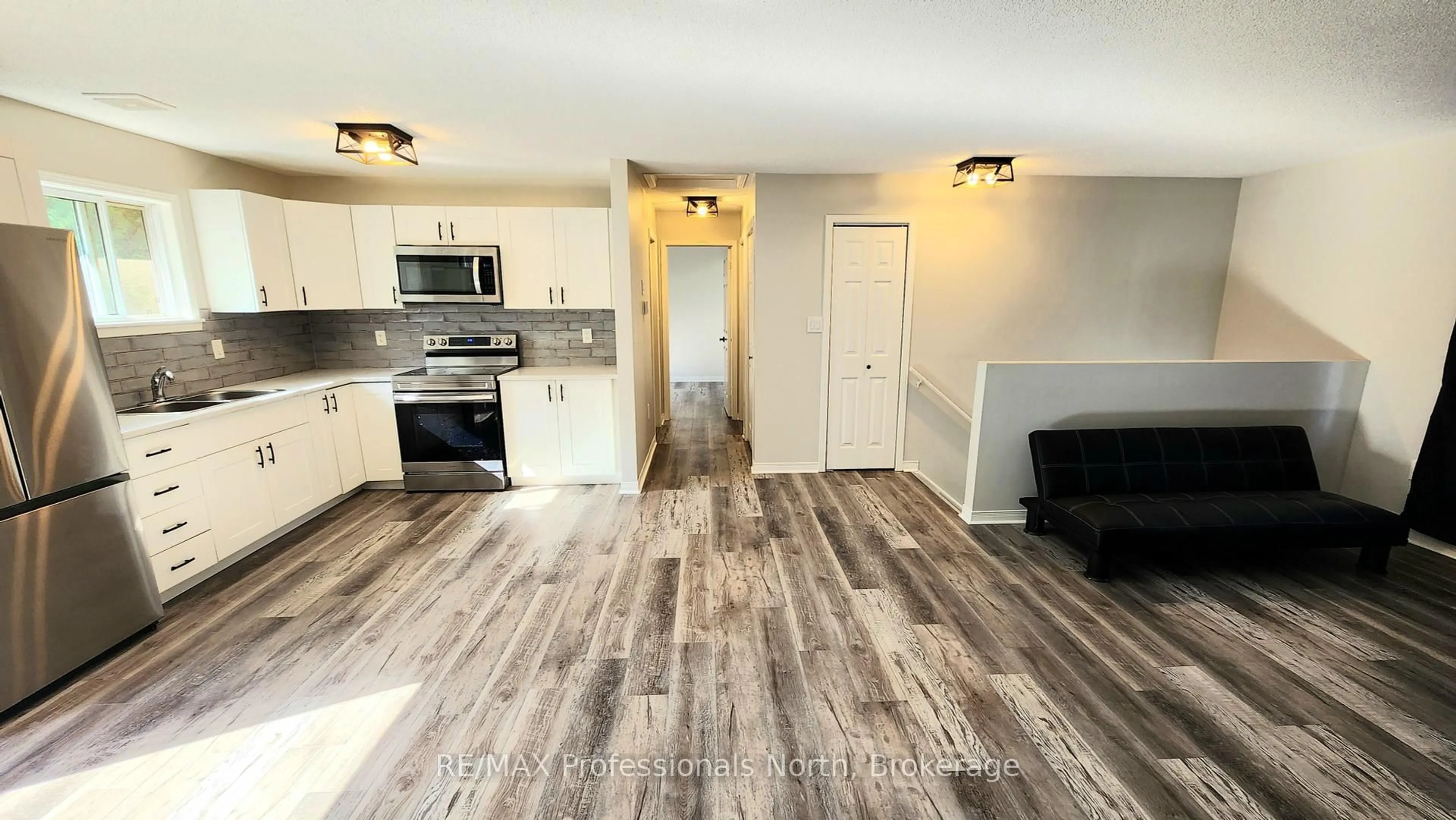 Open concept kitchen, wood/laminate floor for 200 Pine St #33, Bracebridge Ontario P1L 2H9