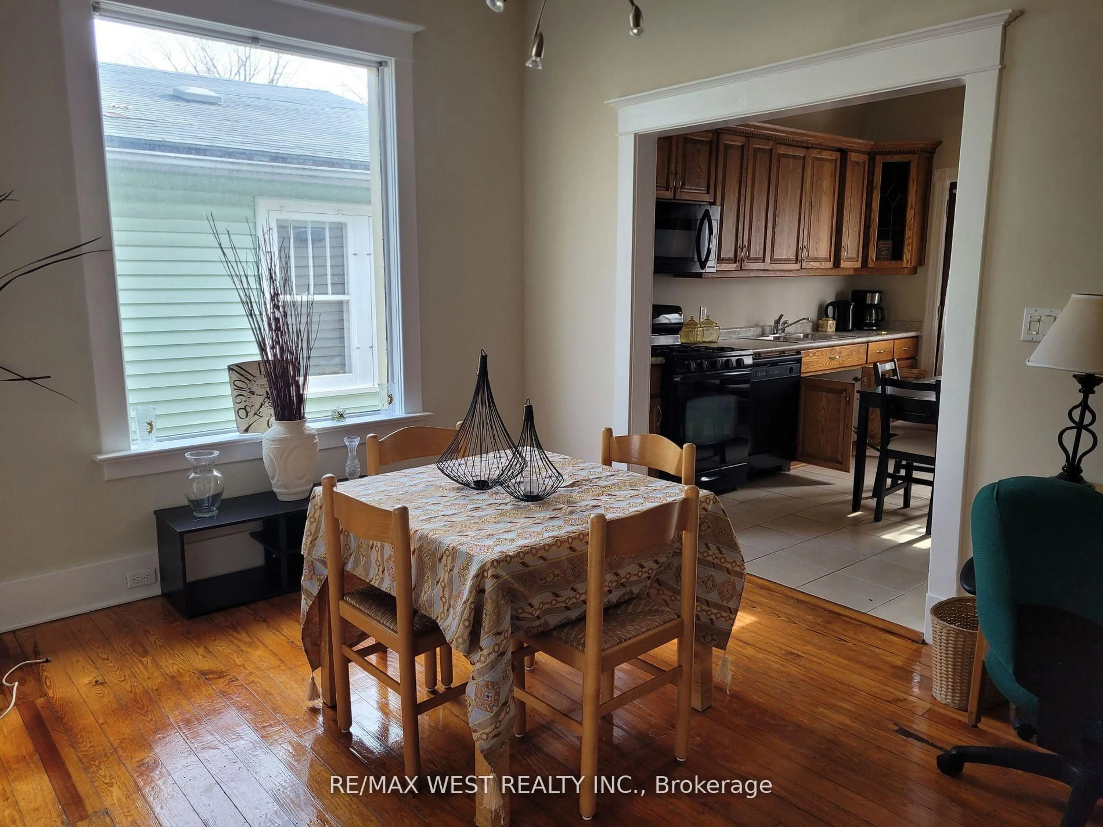 Unknown for 52 Becher St, London South Ontario N6C 1A5