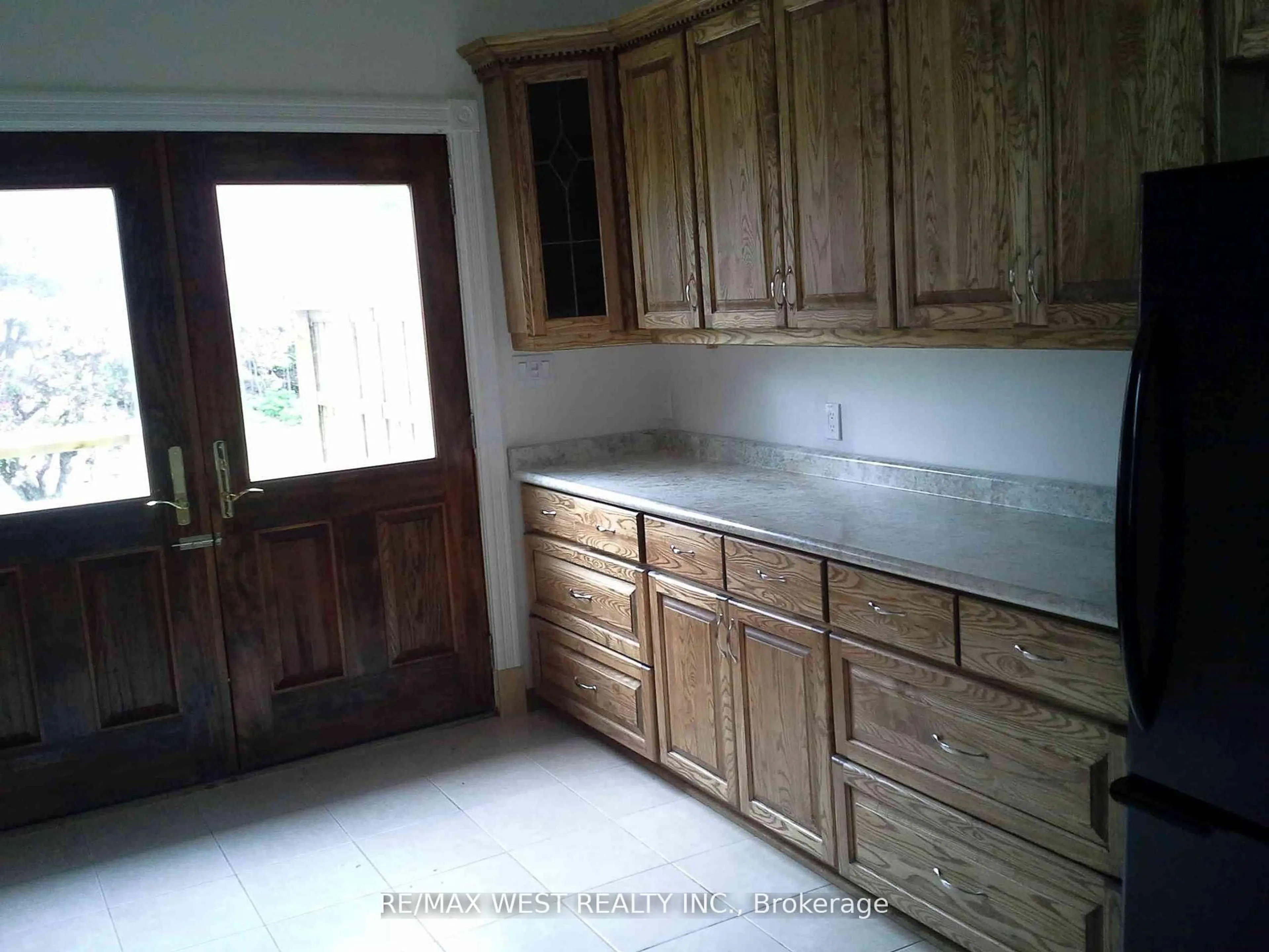 Standard kitchen, unknown for 52 Becher St, London South Ontario N6C 1A5