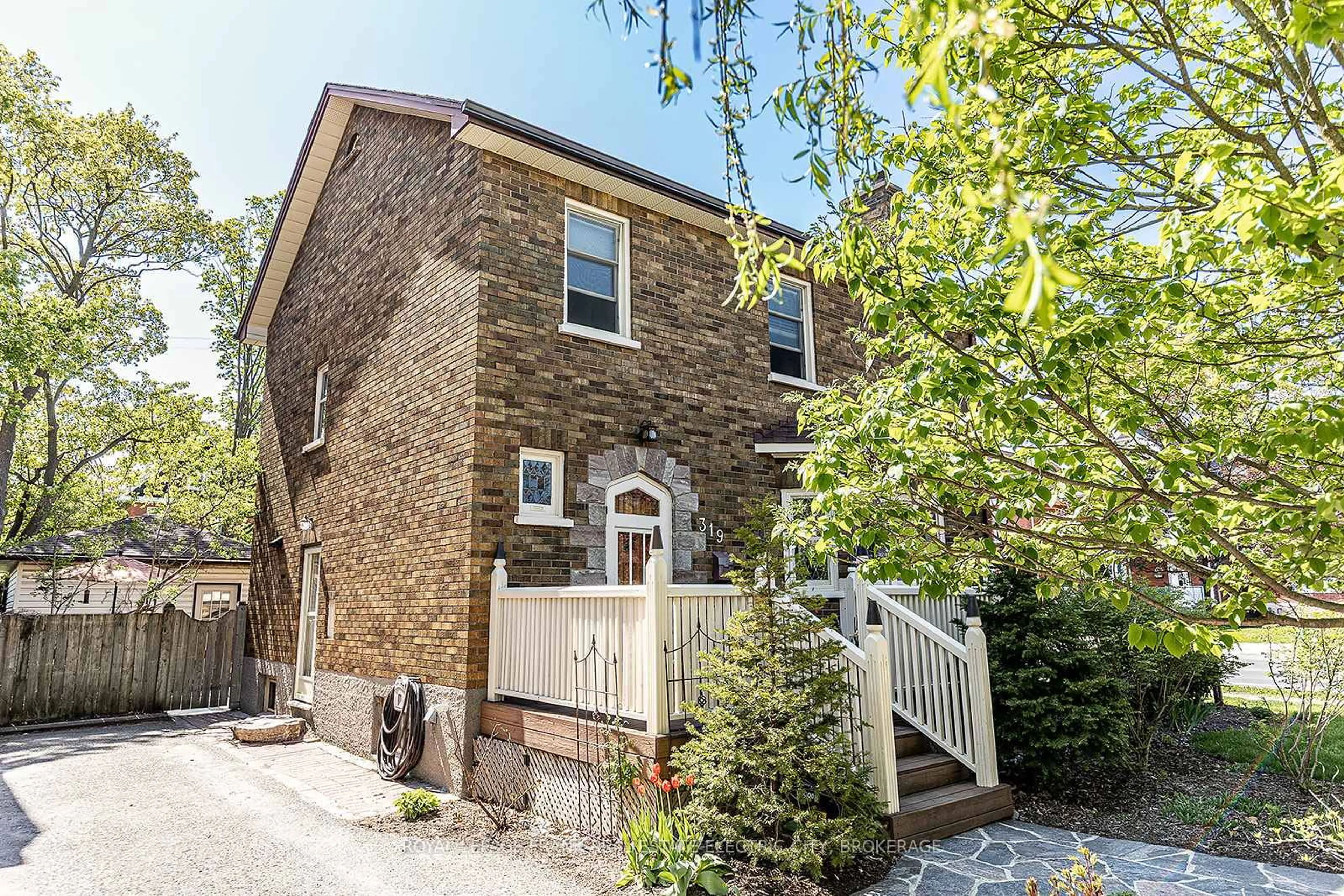Home with brick exterior material, street for 319 Pearl Ave, Peterborough Central Ontario K9J 5G4