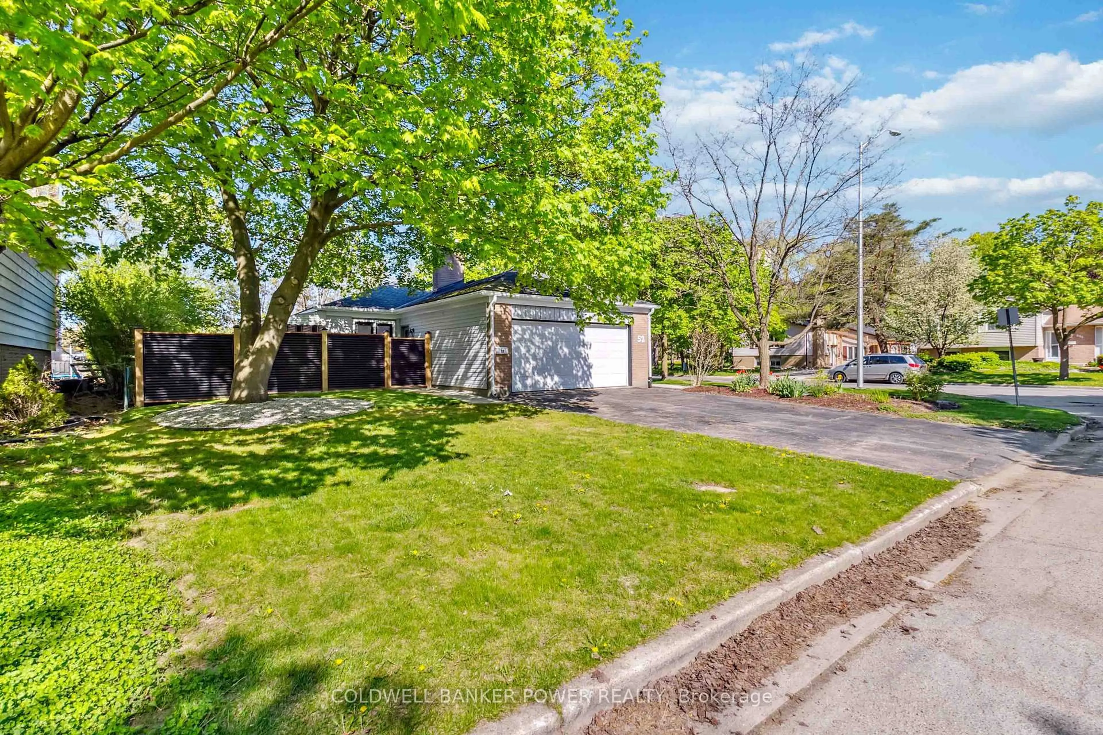 A pic from outside/outdoor area/front of a property/back of a property/a pic from drone, street for 52 STUYVESANT Pl, London South Ontario N6J 3S9