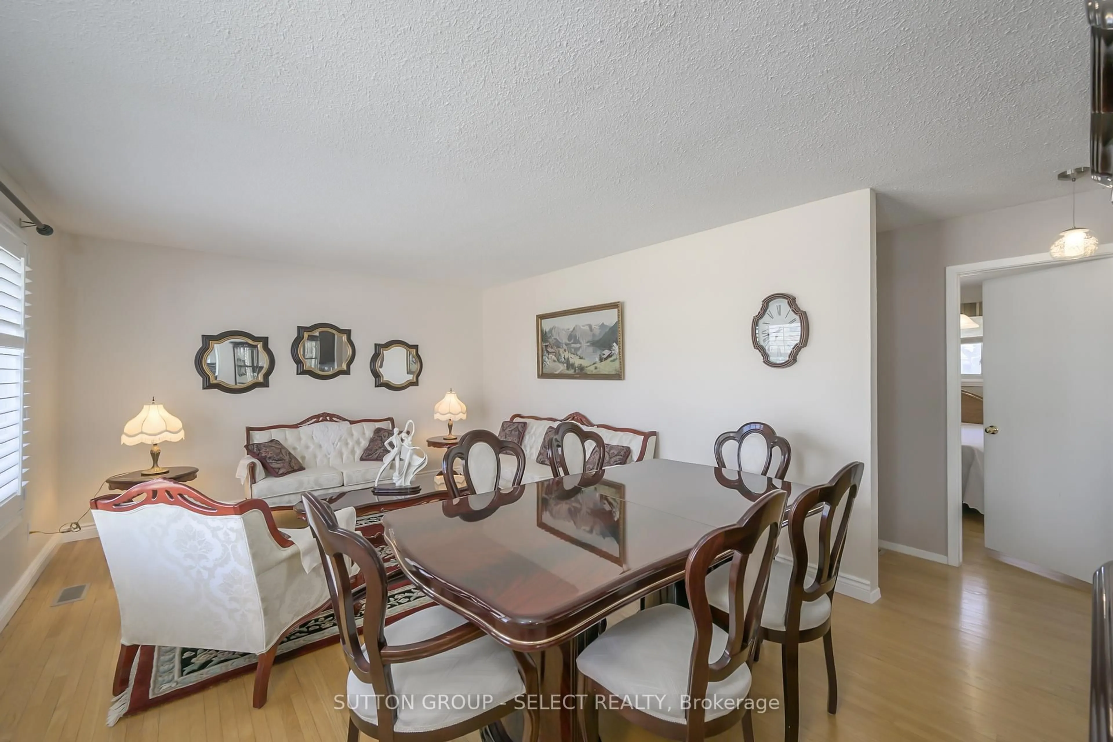 Dining room, wood/laminate floor for 1178 JALNA Blvd, London South Ontario N6E 2C3