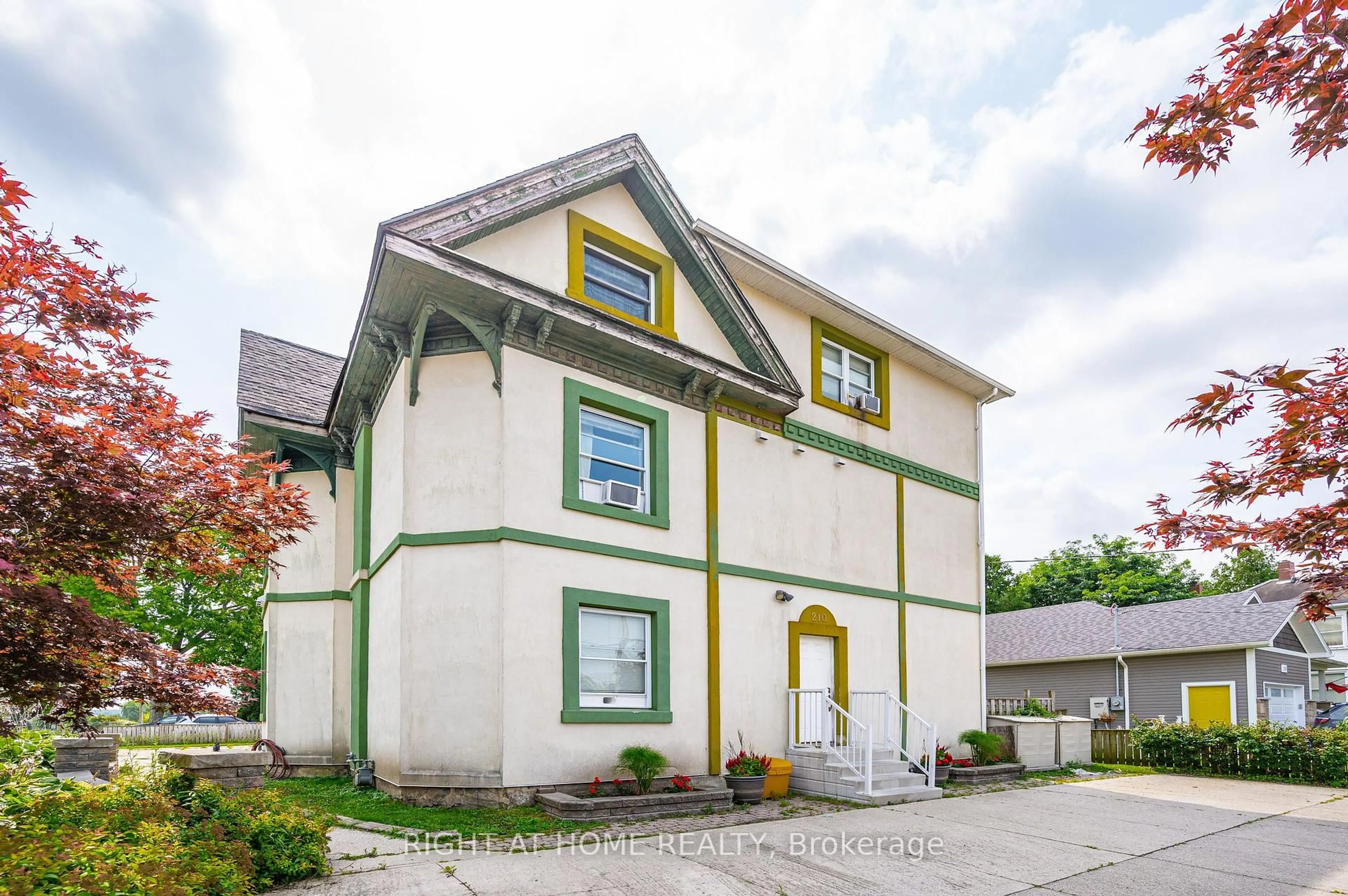 Home with vinyl exterior material, street for 210 York St, Minto Ontario N0G 2P0