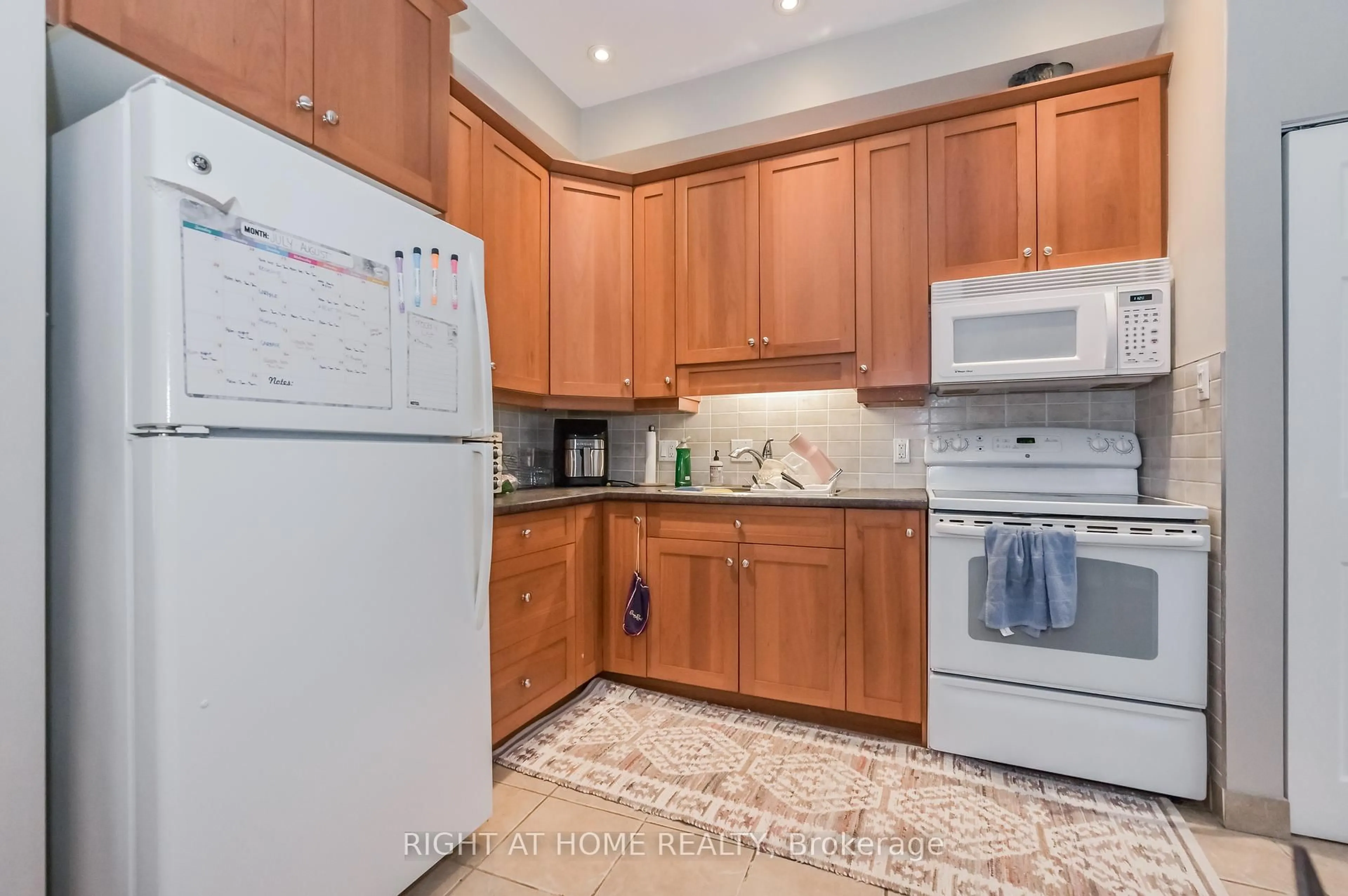 Standard kitchen, ceramic/tile floor for 210 York St, Minto Ontario N0G 2P0