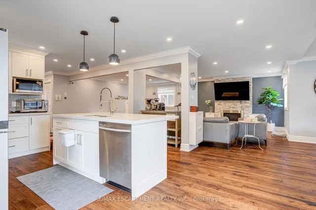 Additional property image - 7 Magenta Crt