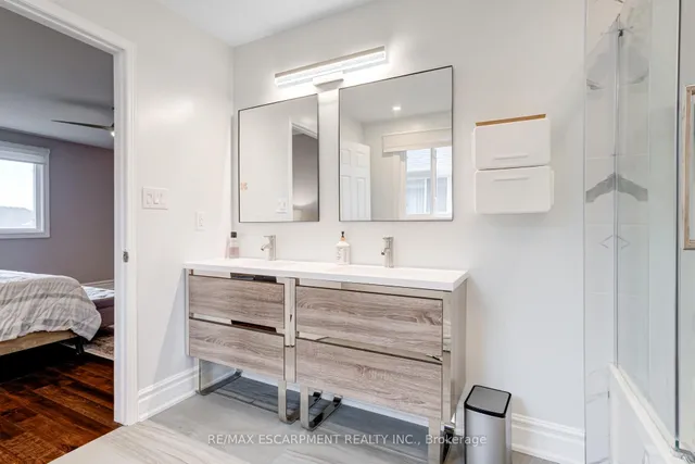 Additional property image - 7 Magenta Crt