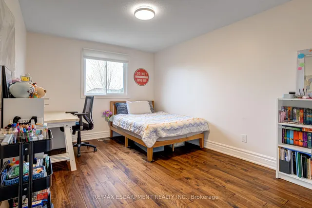 Additional property image - 7 Magenta Crt