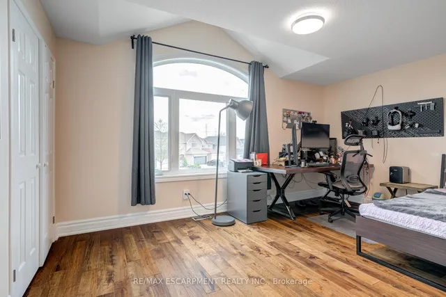 Additional property image - 7 Magenta Crt