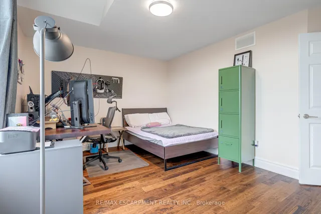Additional property image - 7 Magenta Crt