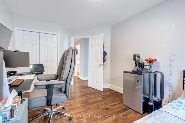 Additional property image - 7 Magenta Crt