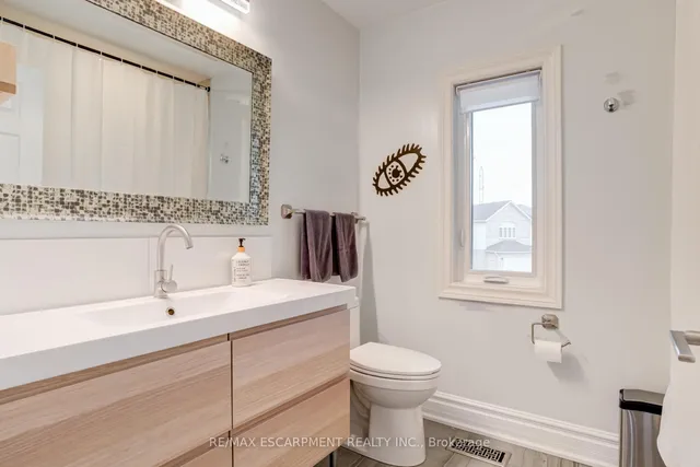 Additional property image - 7 Magenta Crt