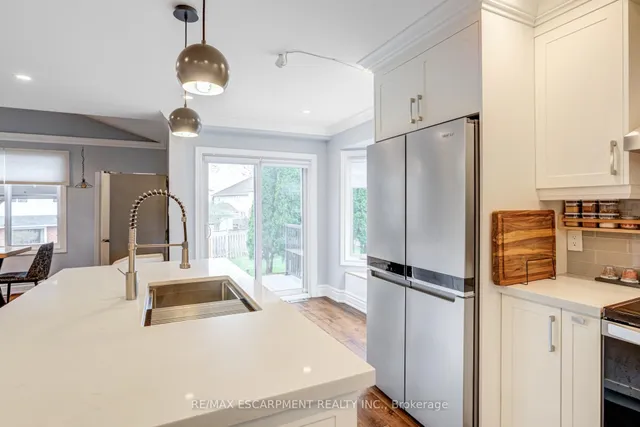 Additional property image - 7 Magenta Crt