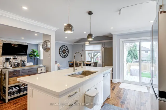 Additional property image - 7 Magenta Crt
