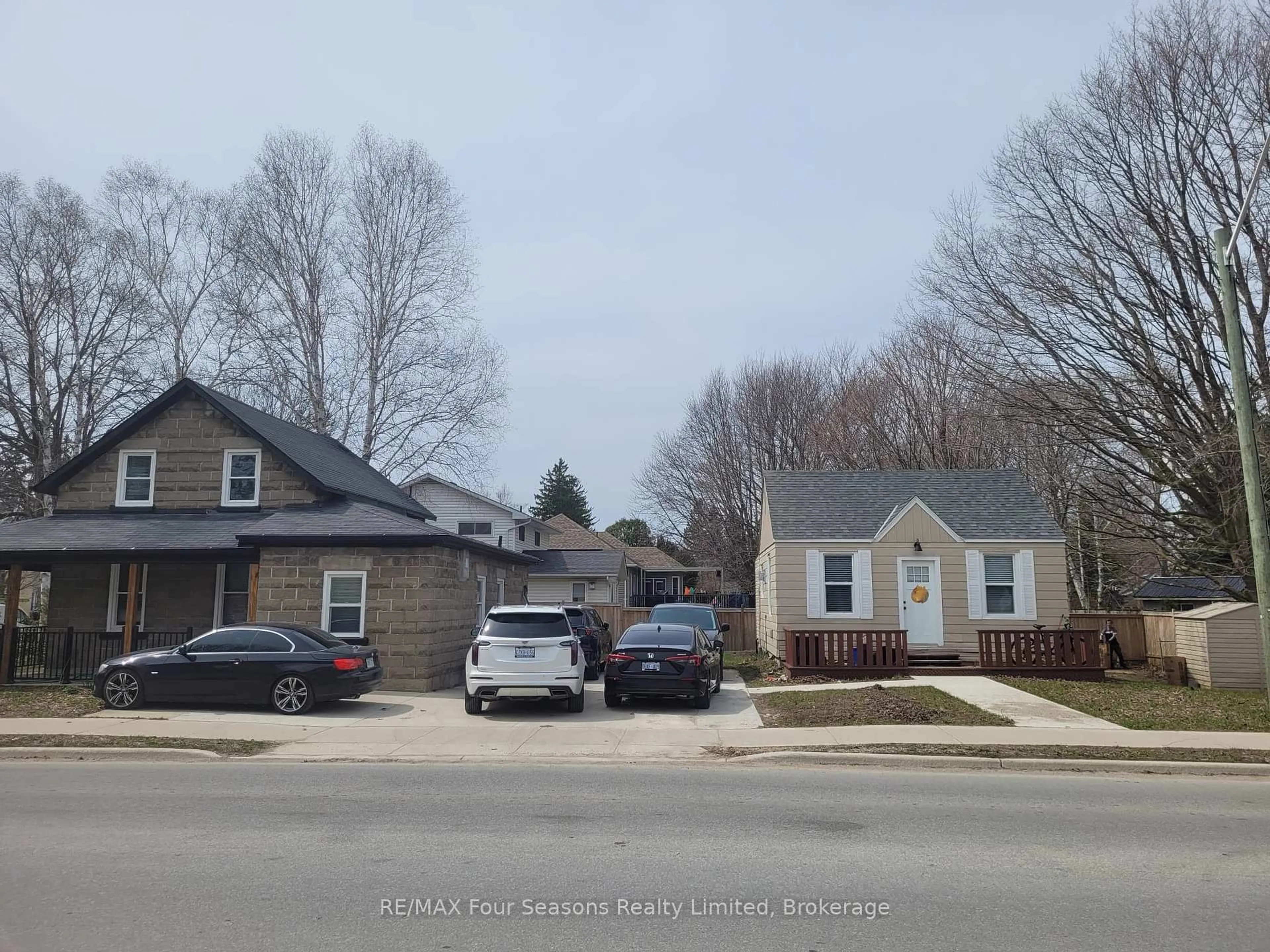 A pic from outside/outdoor area/front of a property/back of a property/a pic from drone, street for 557 Catherine St, Saugeen Shores Ontario N0H 2C1