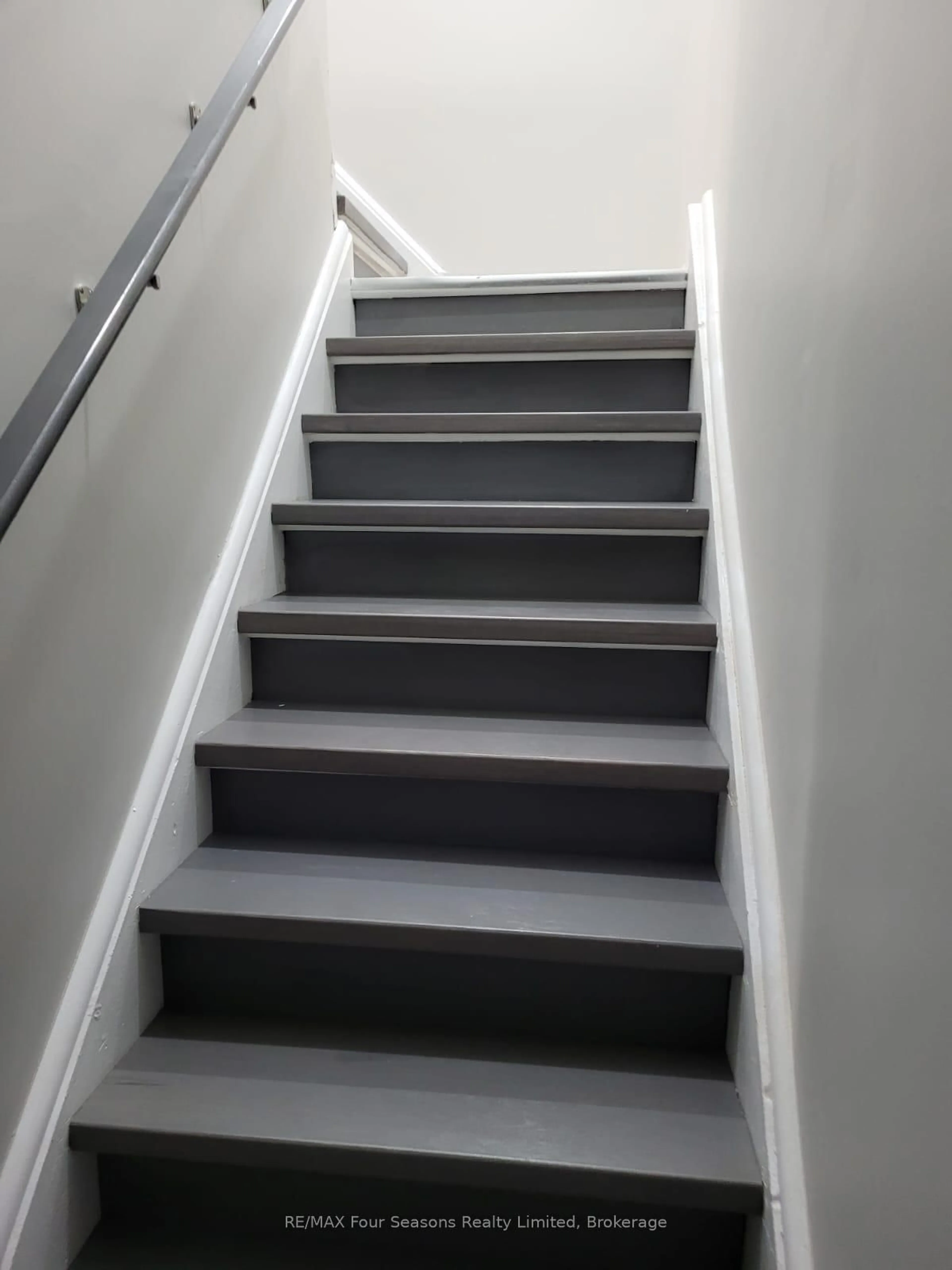 Stairs for 557 Catherine St, Saugeen Shores Ontario N0H 2C1